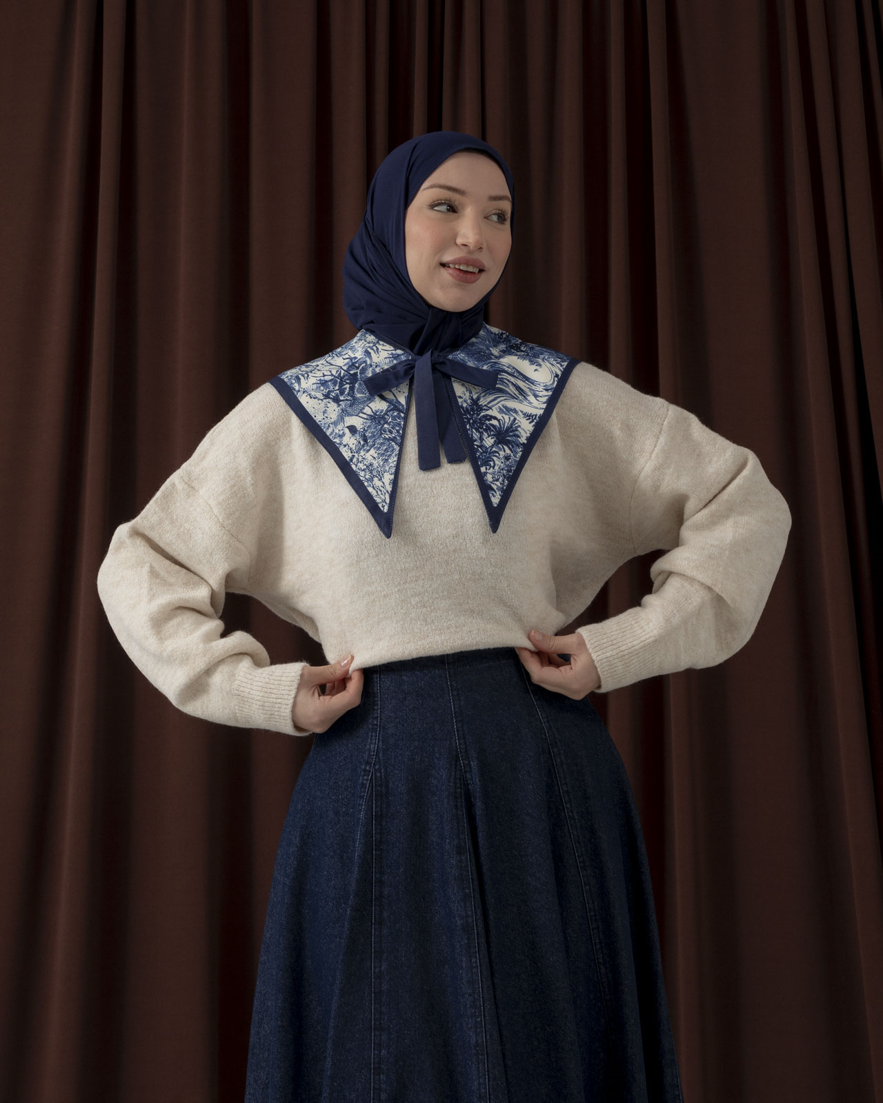 Desenli Lacivert Yakalık