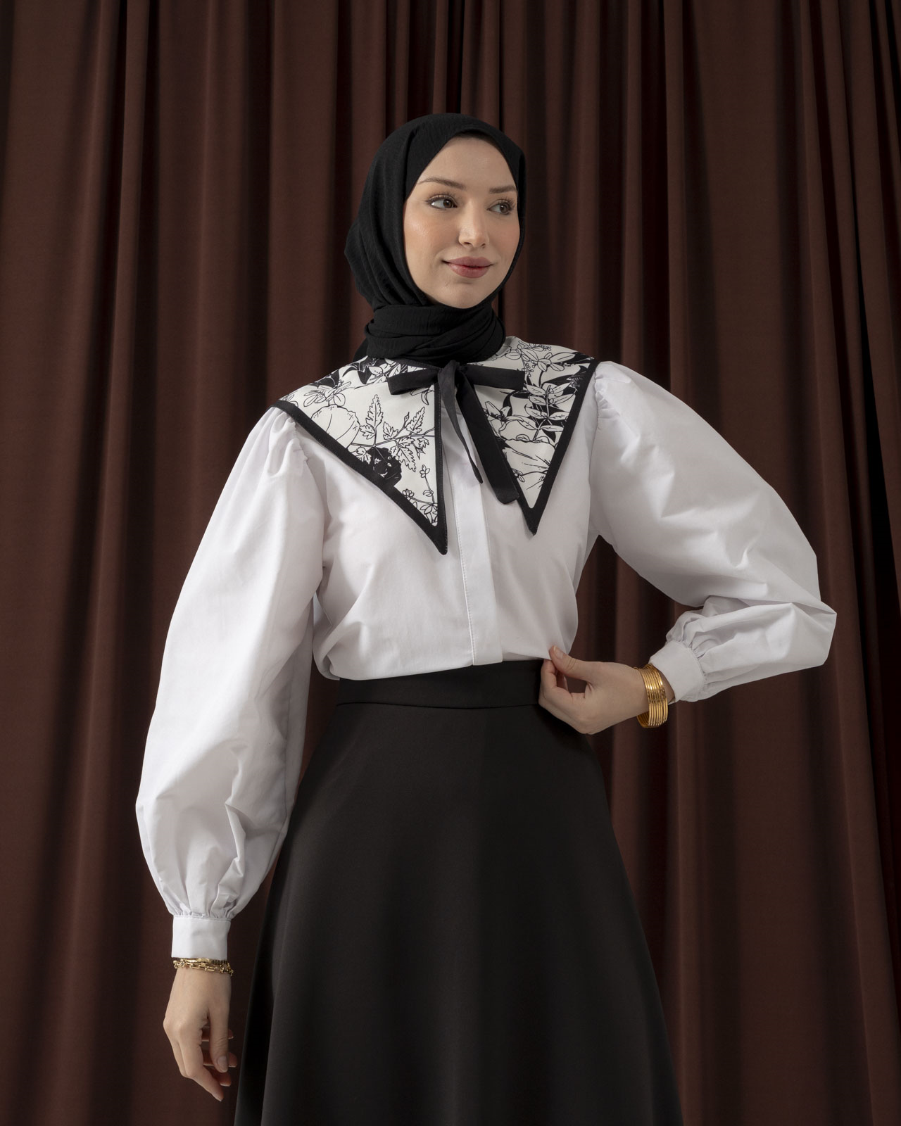 Desenli Siyah Yakalık