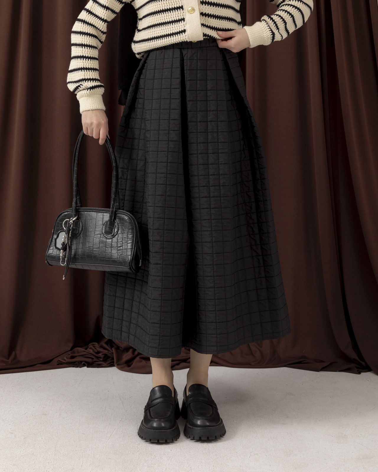 Kapitone Geniş Pileli Siyah Etek