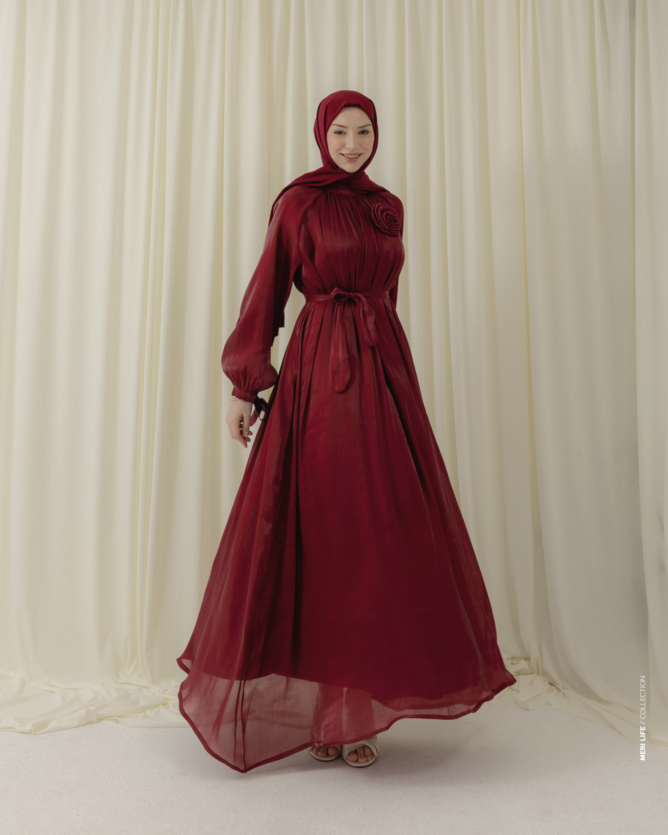 Kol Bağcıklı Aksesuarlı Bordo Elbise