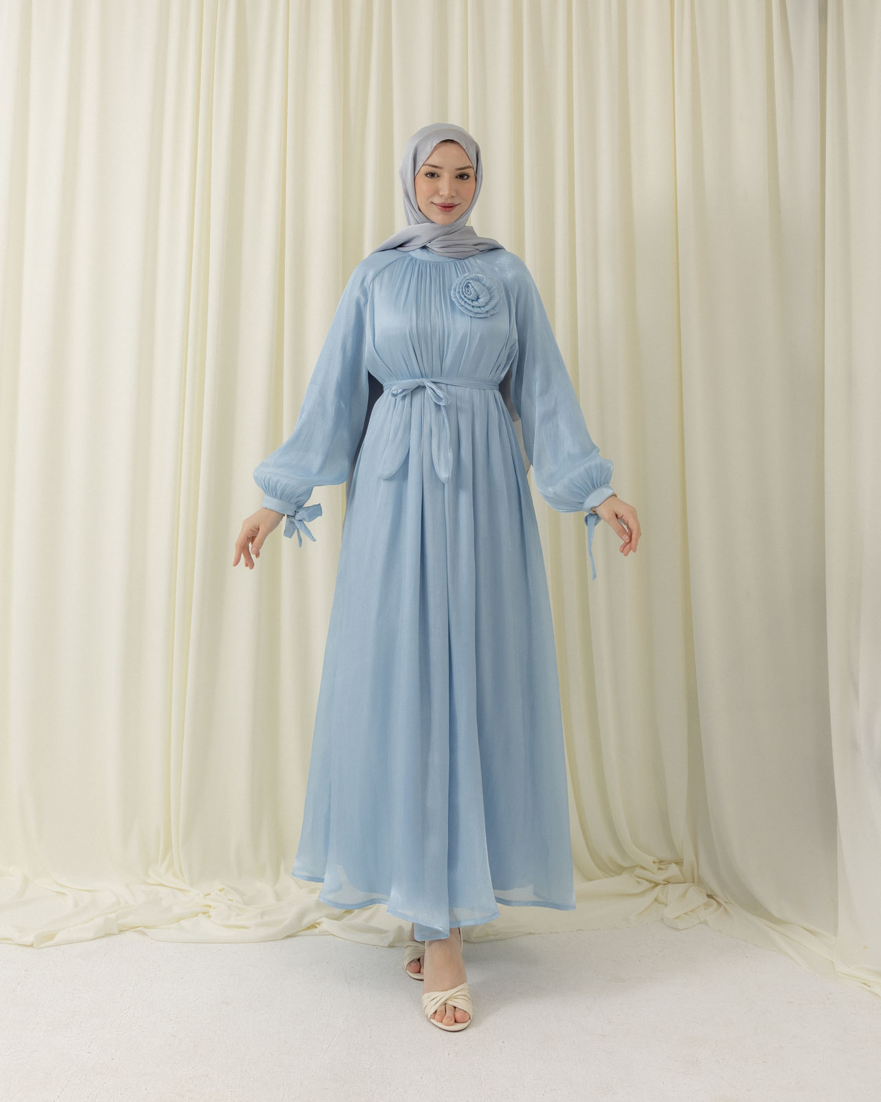 Kol Bağcıklı Aksesuarlı Buz Mavi Elbise