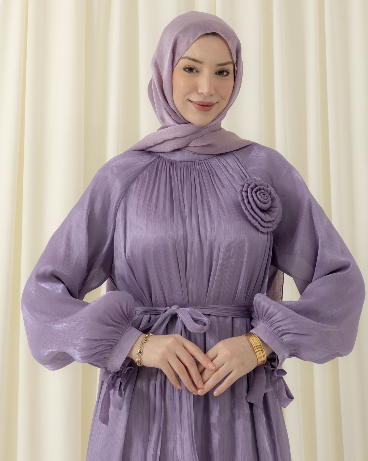 Kol Bağcıklı Aksesuarlı Lila Elbise