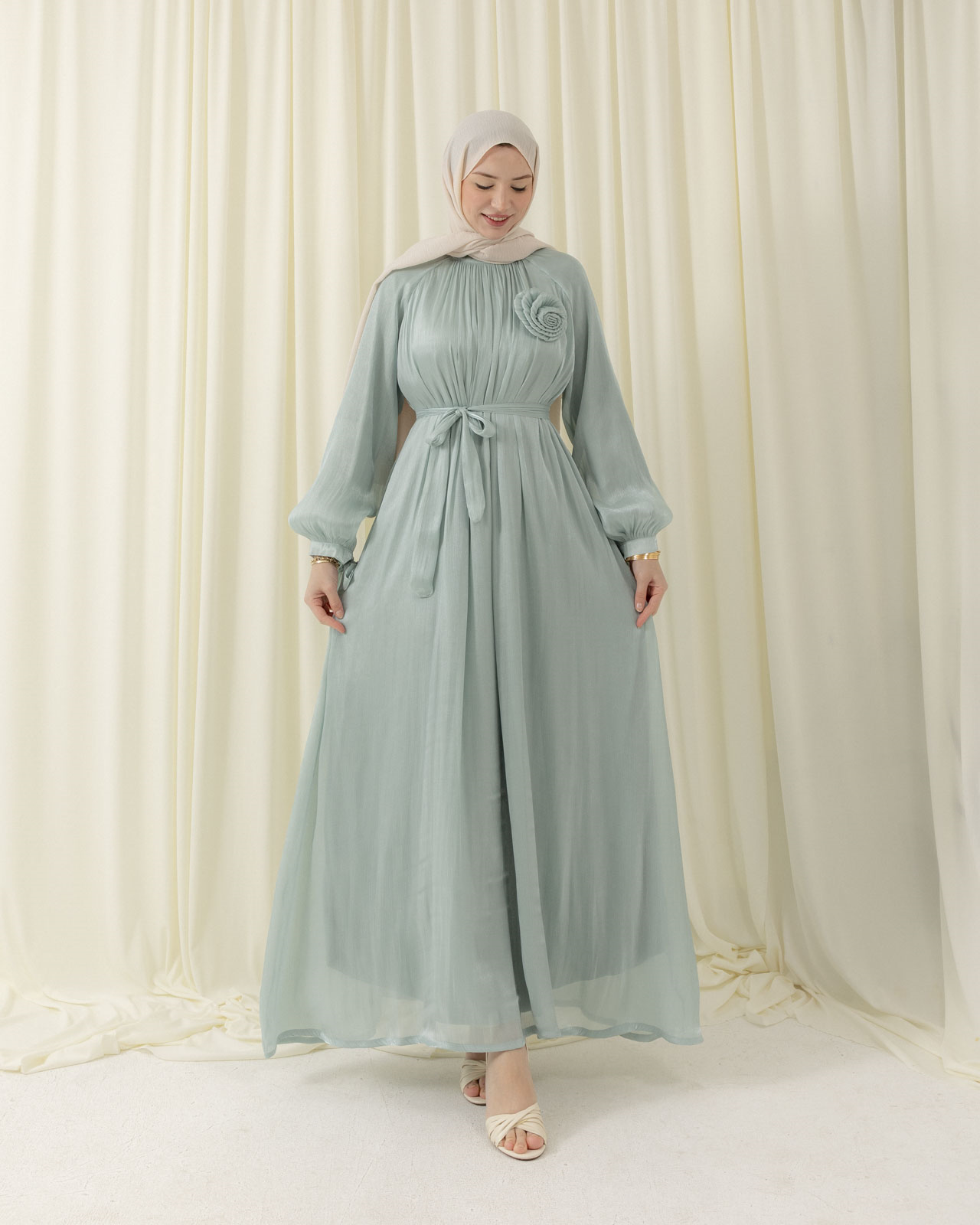 Kol Bağcıklı Aksesuarlı Mint Yeşili Elbise