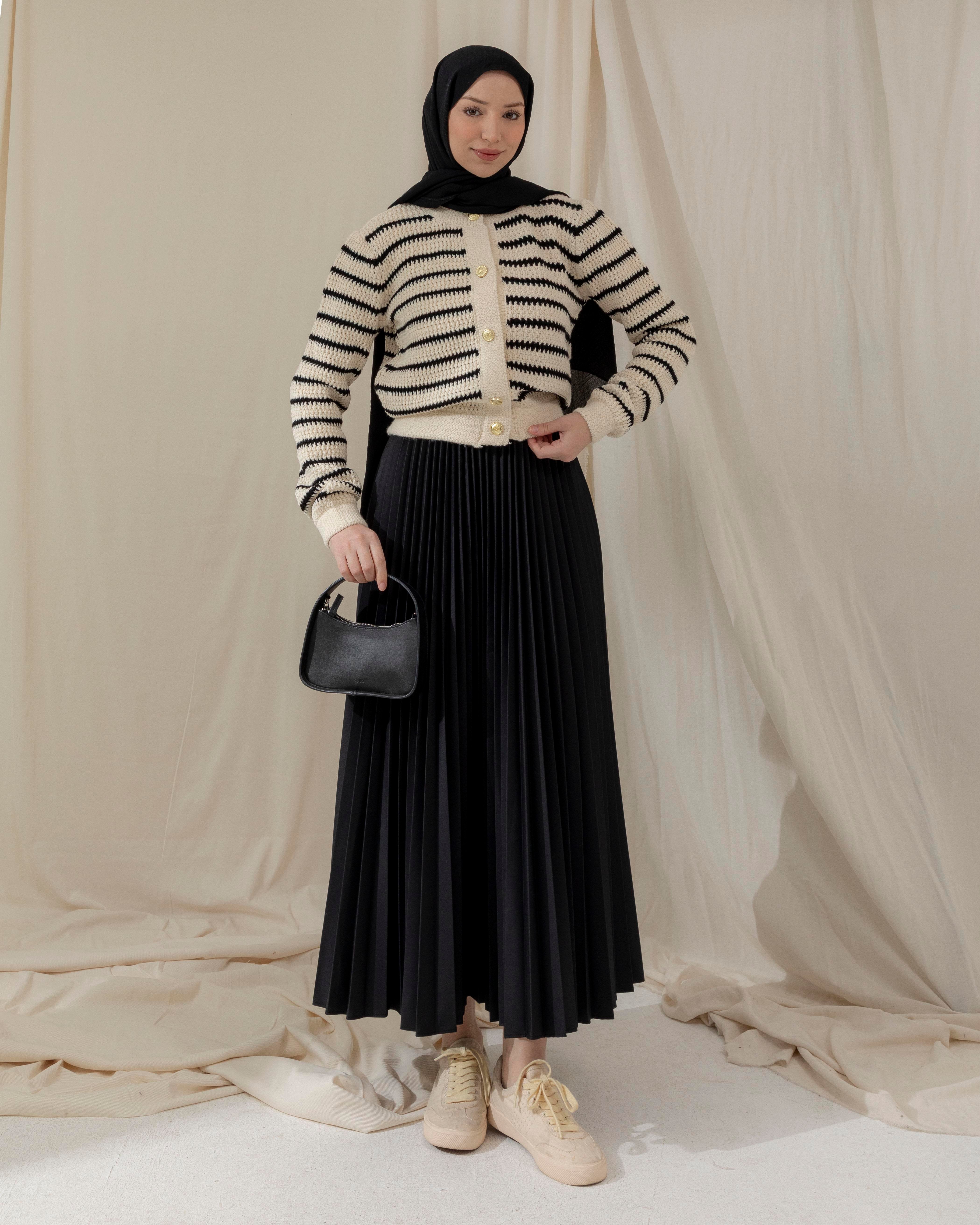 Şeritli Krem Triko Hırka