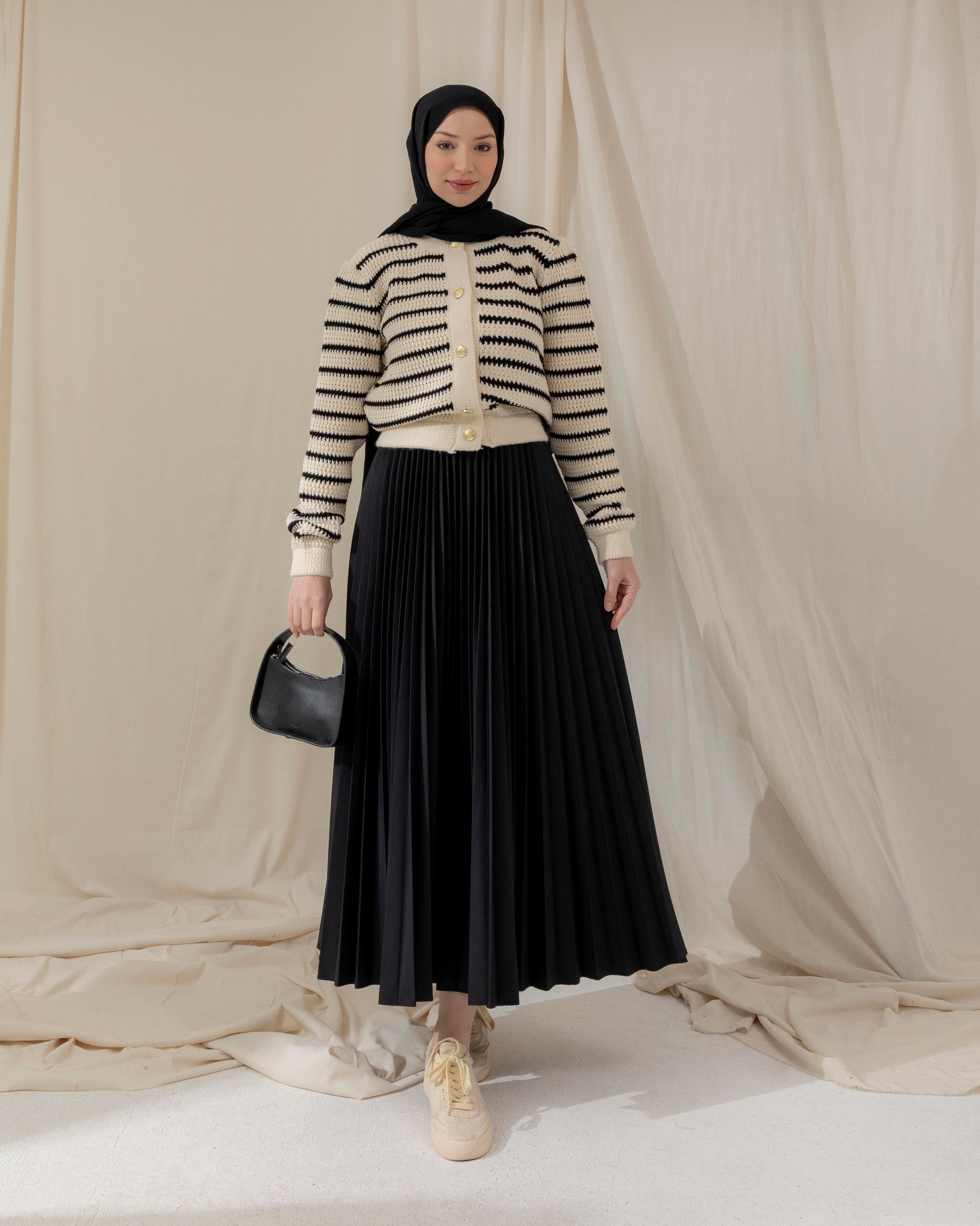 Şeritli Krem Triko Hırka