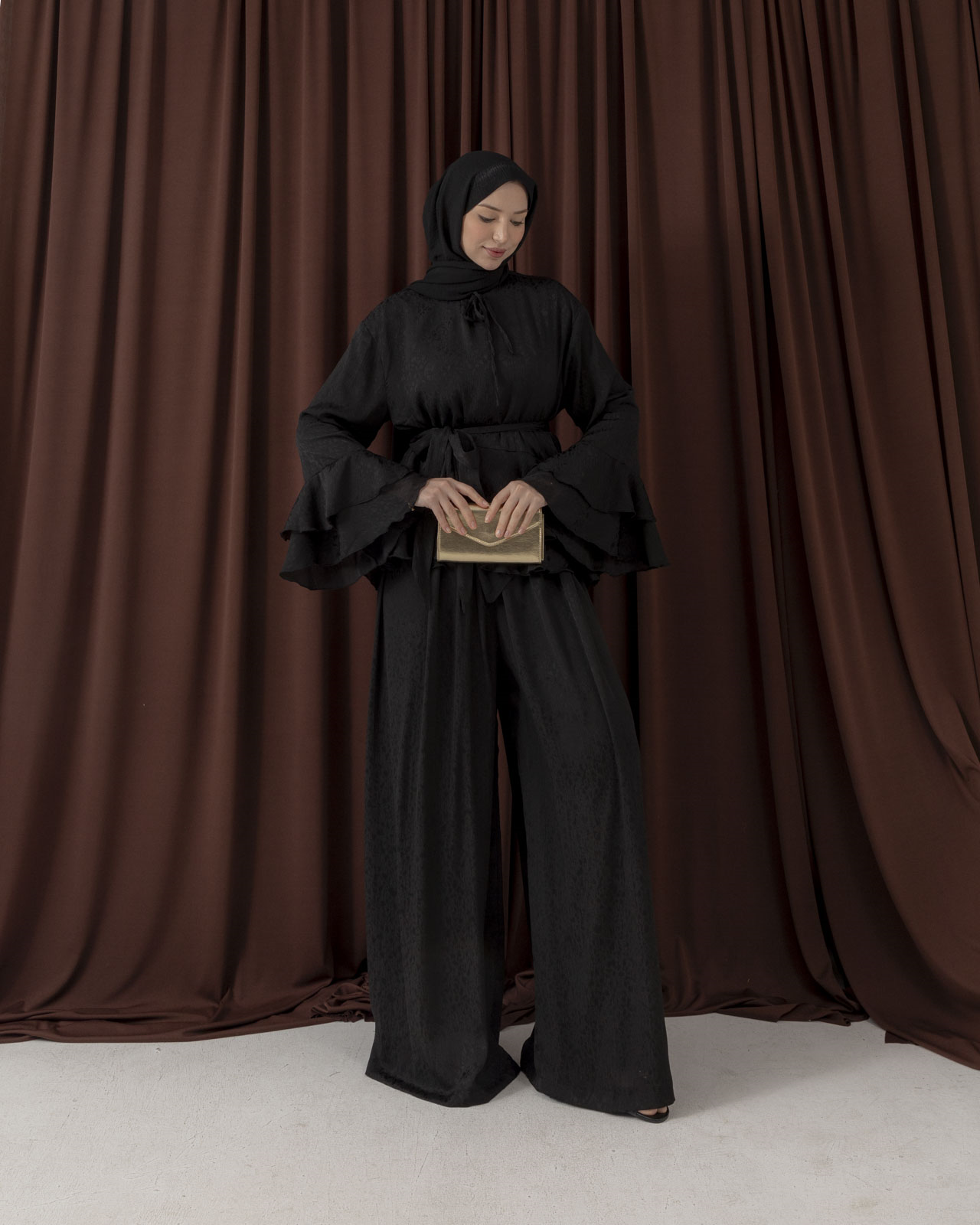 Volanlı Siyah Takım