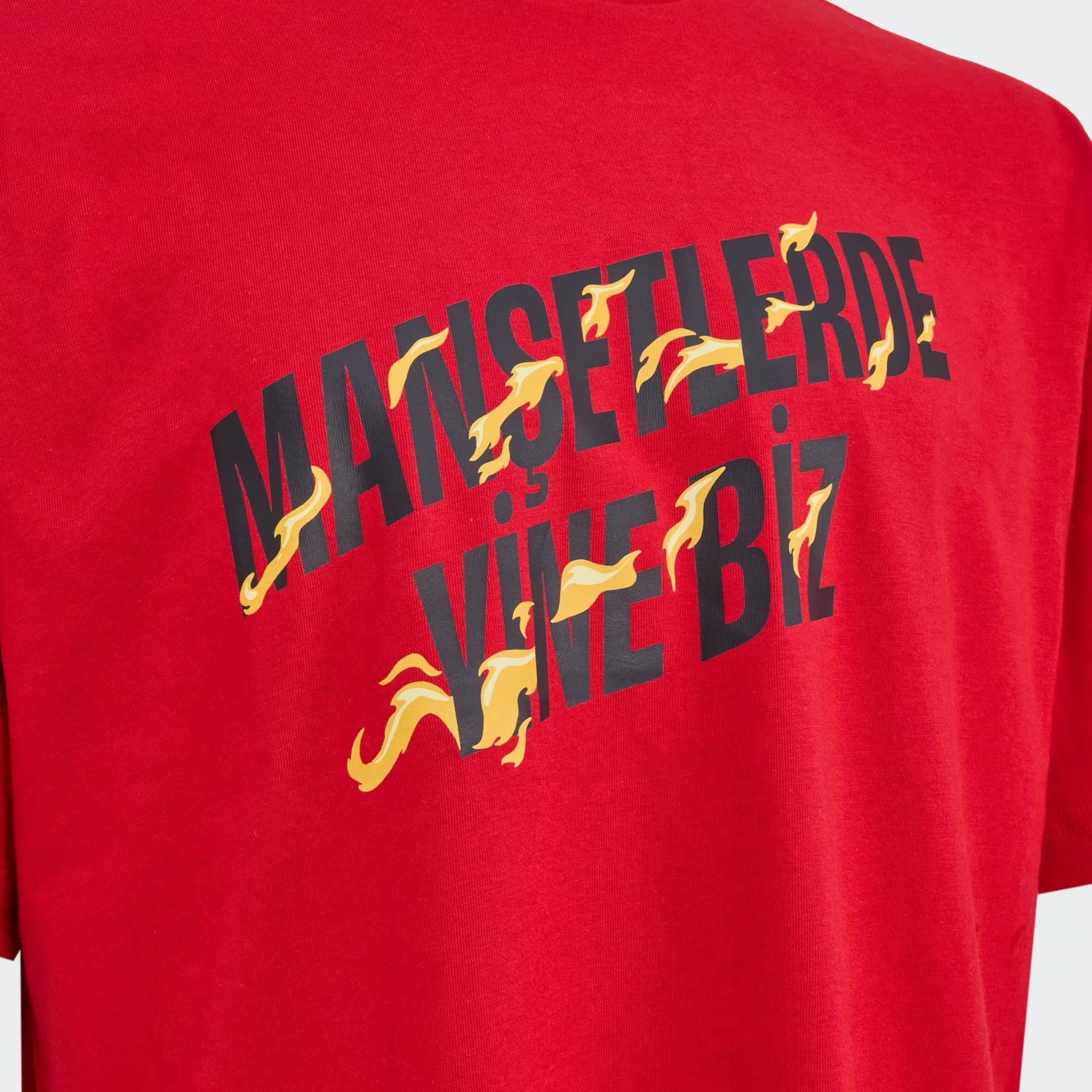 Adidas Erkek Günlük T-shirt Manşetlerde Yine Biz Kn2493 MANSETLERDE YINE BIZ TEE M