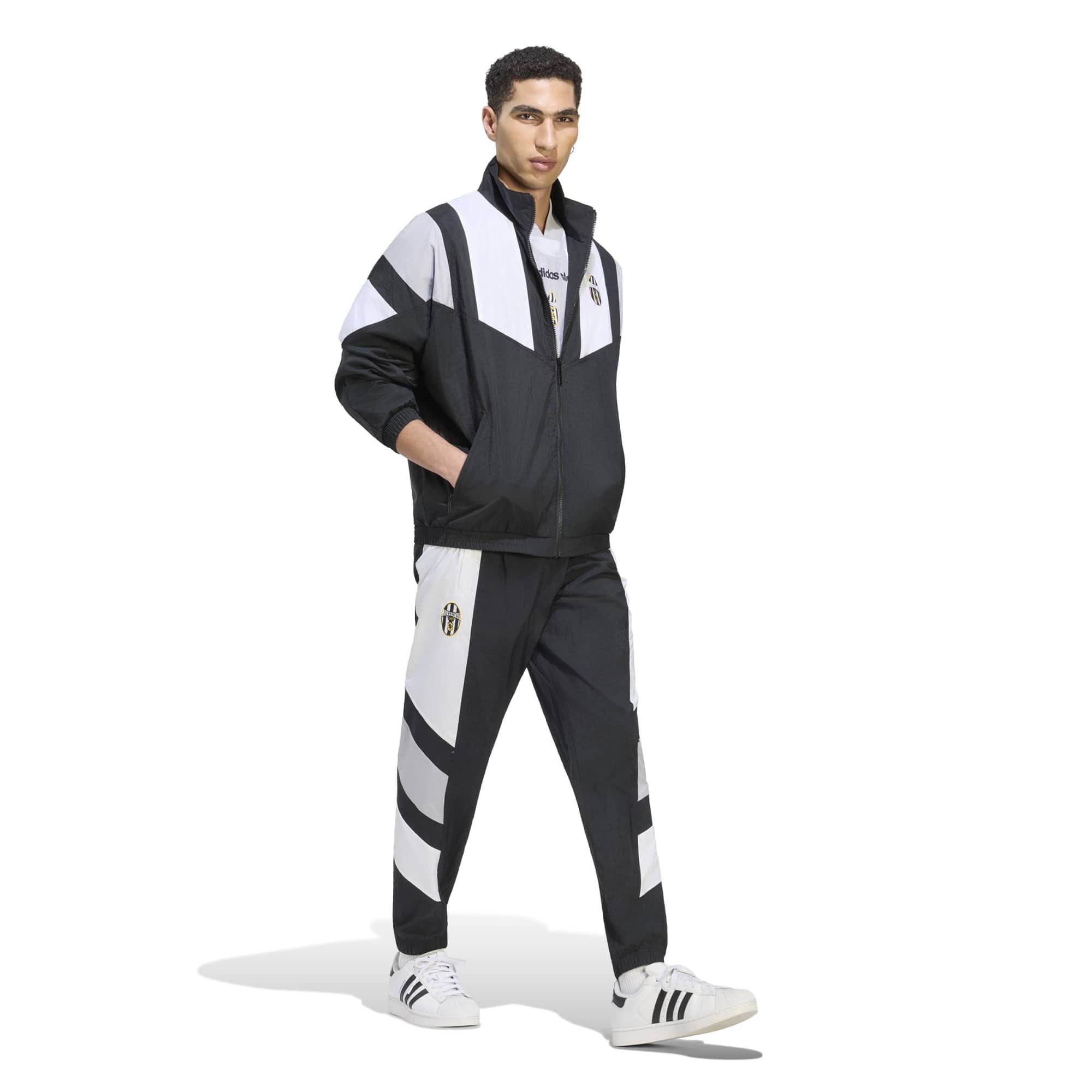 Adidas Juventus Erkek Futbol Eşofman Üstü Juve Eqt Tt Kf9824