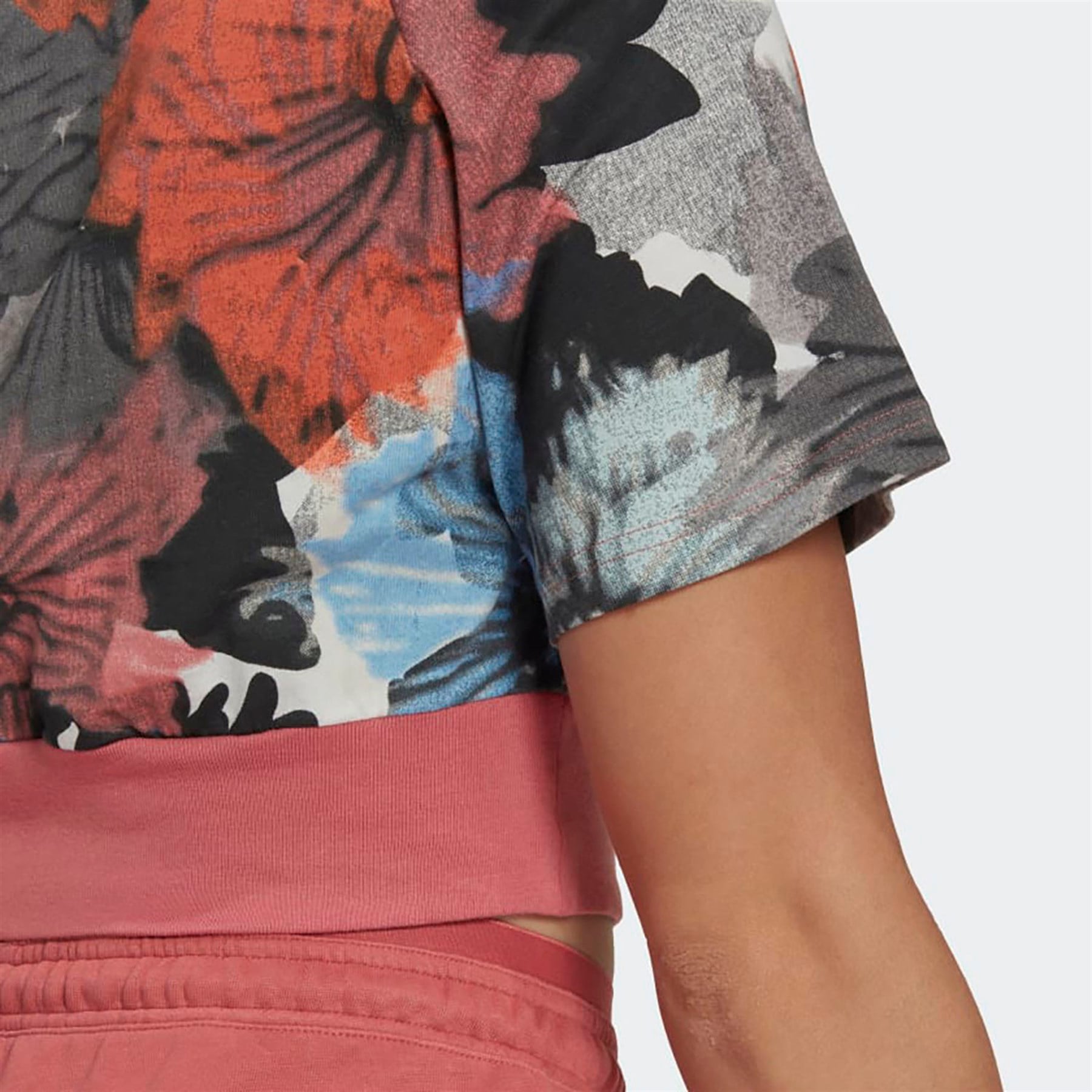 Adidas Kadın Günlük T-shirt W Aop Crp Tee Hp0796 W AOP CRP TEE