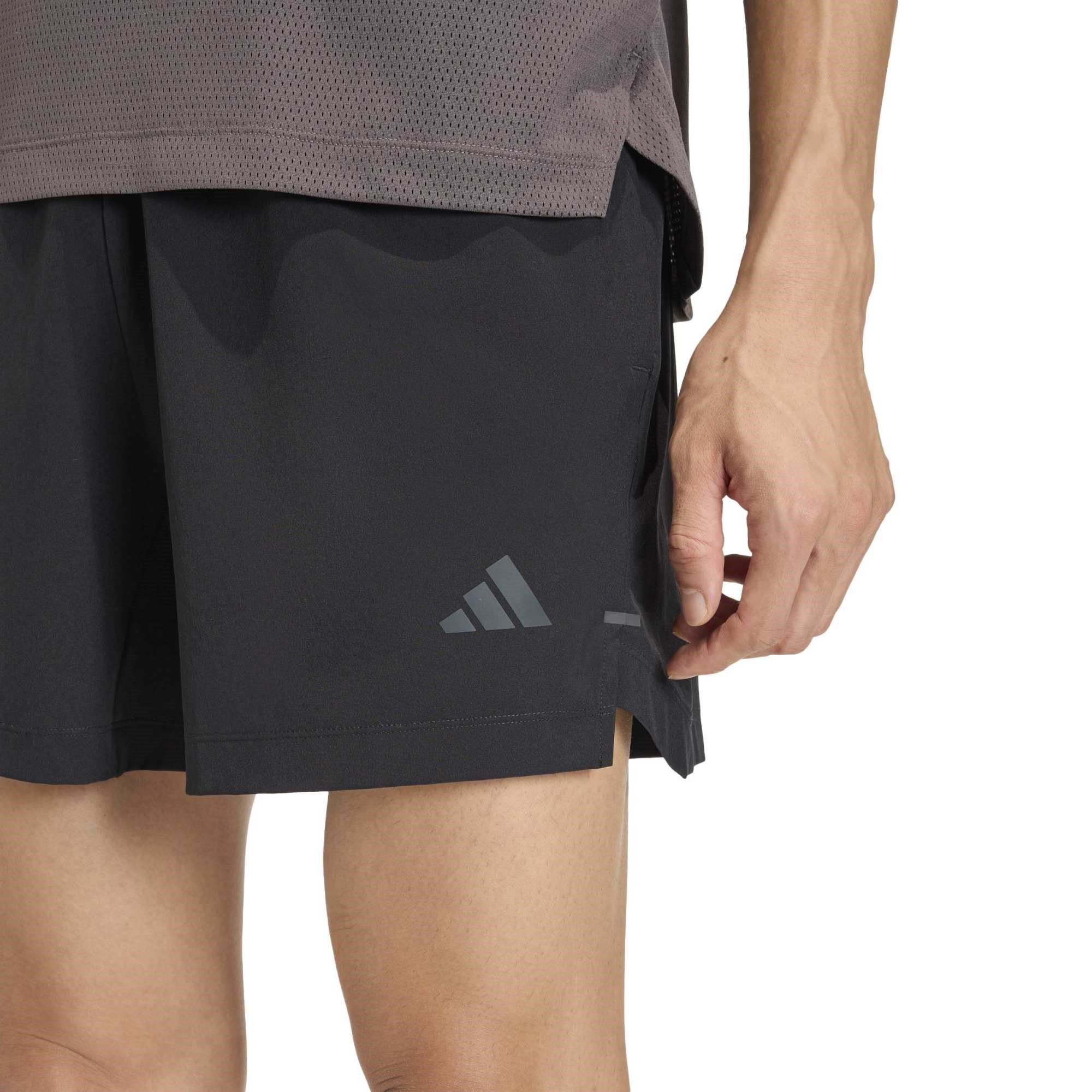 D4T ESS SHORTS