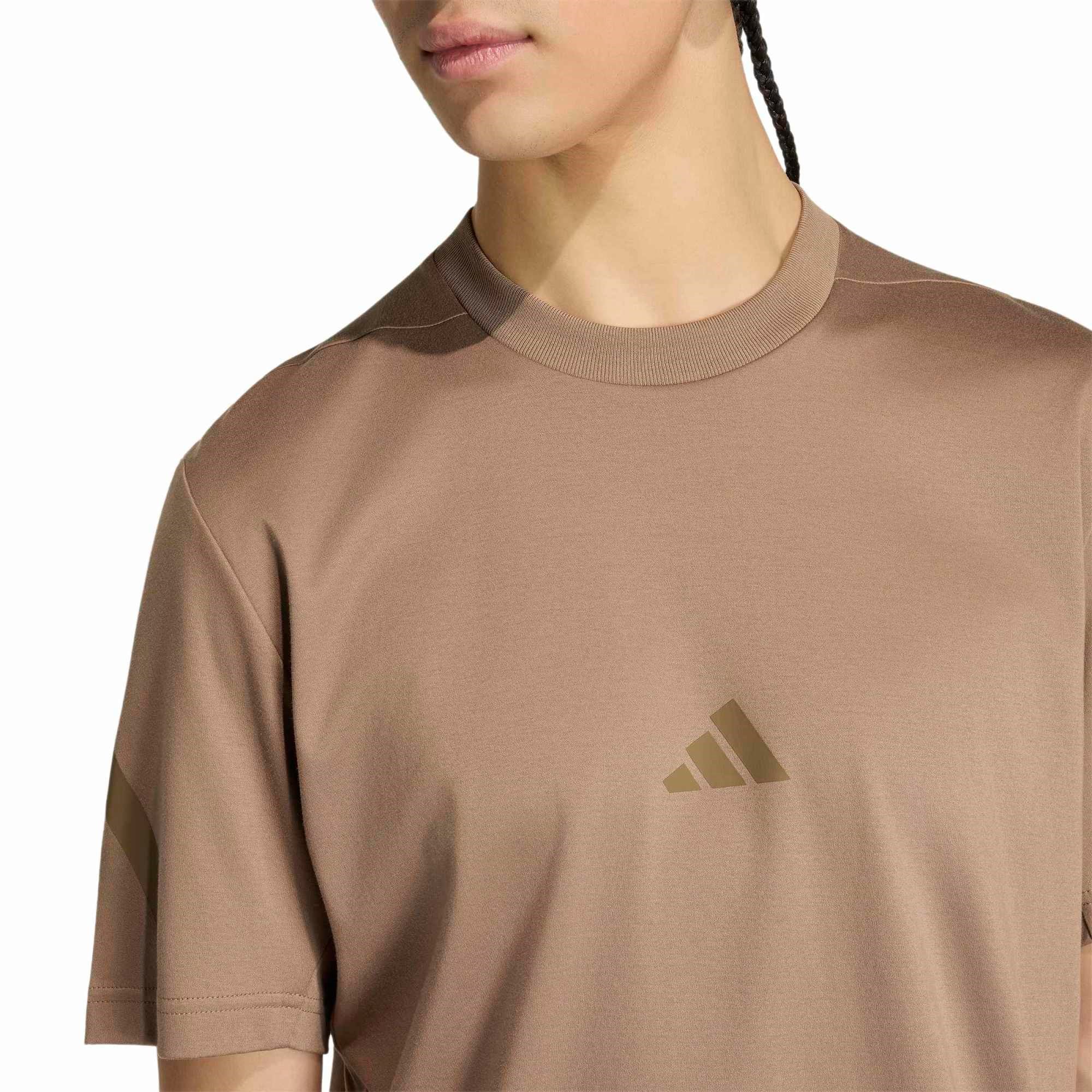M Z.N.E. TEE RE
