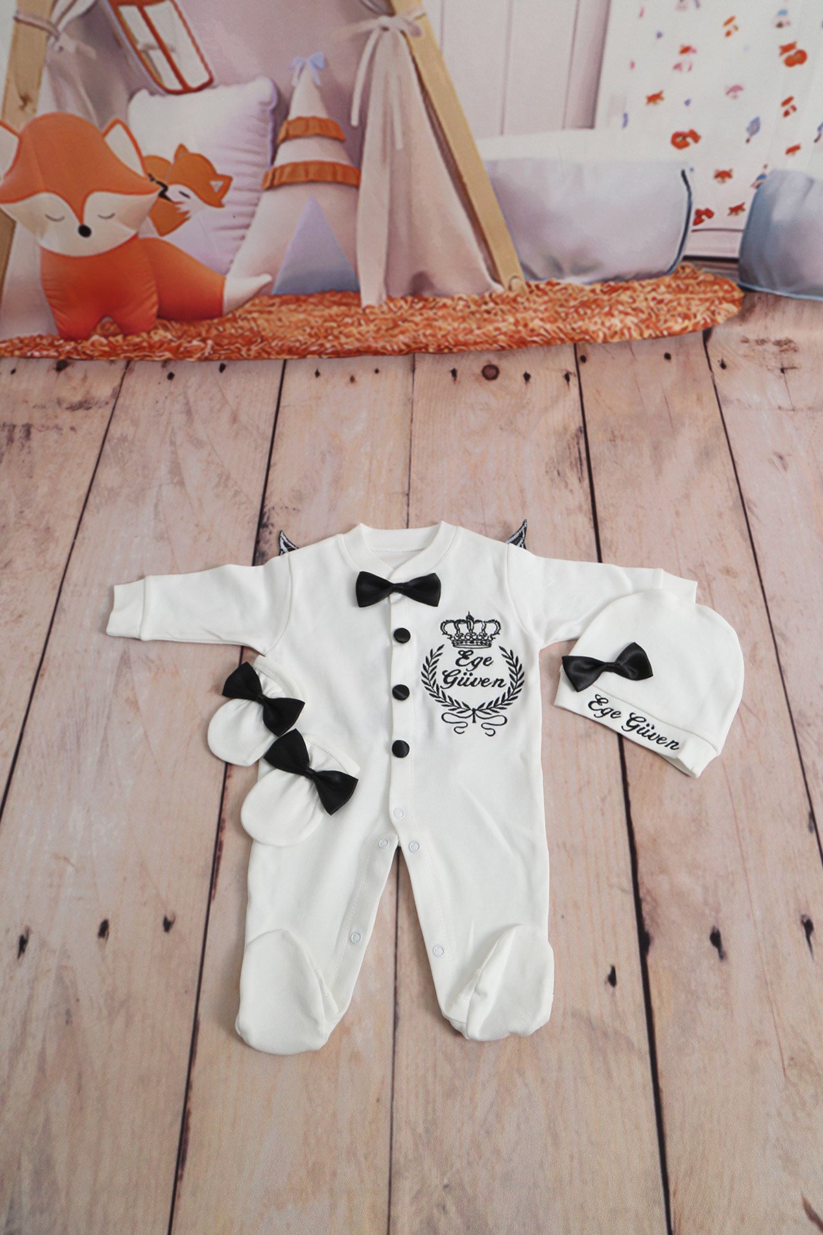 İsime Özel Siyah Kanat Nakışlı 3'lü Bebek Tulum Seti-3035