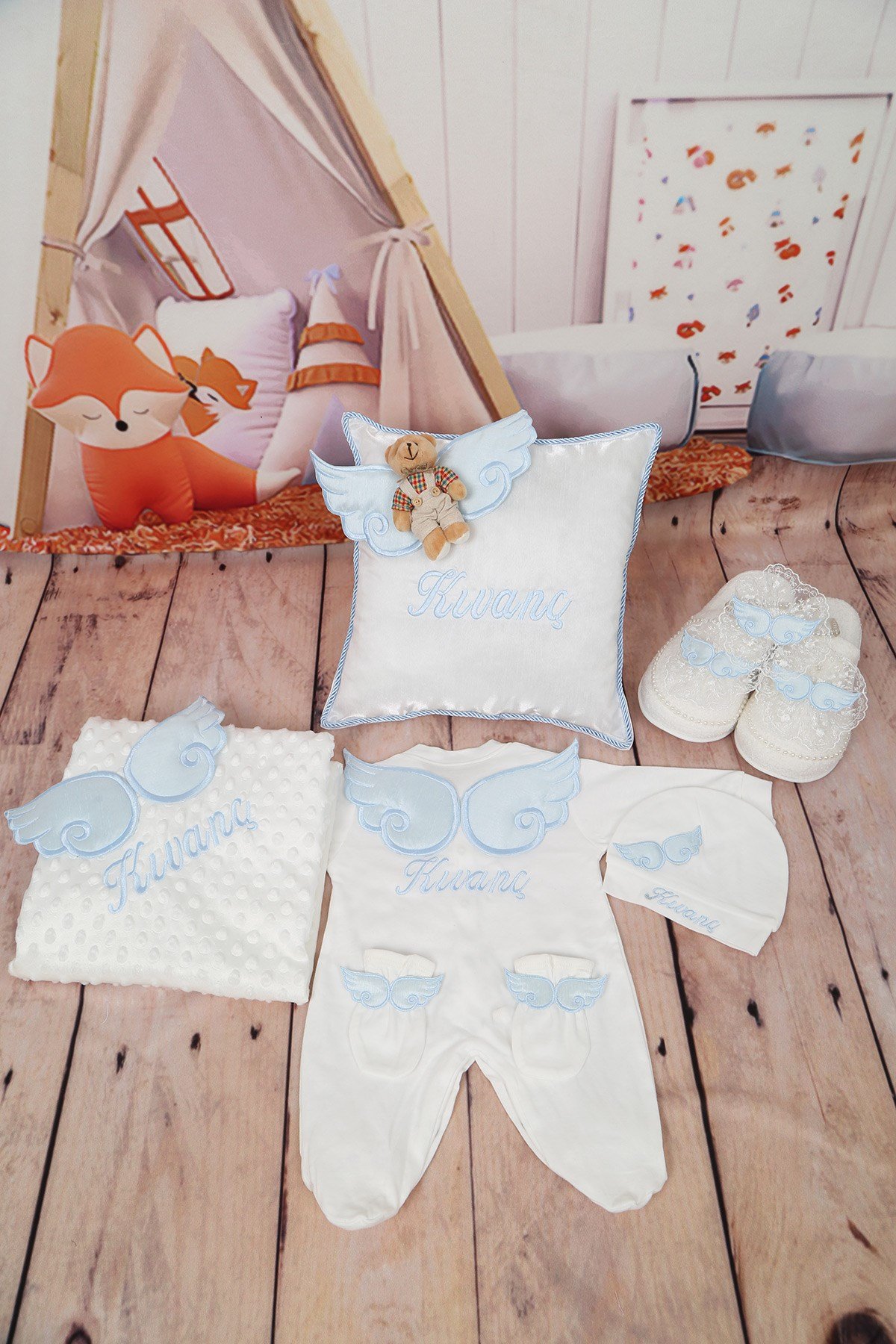 Personalized Wing Embroidered Mom Crown Slippers And Baby Set