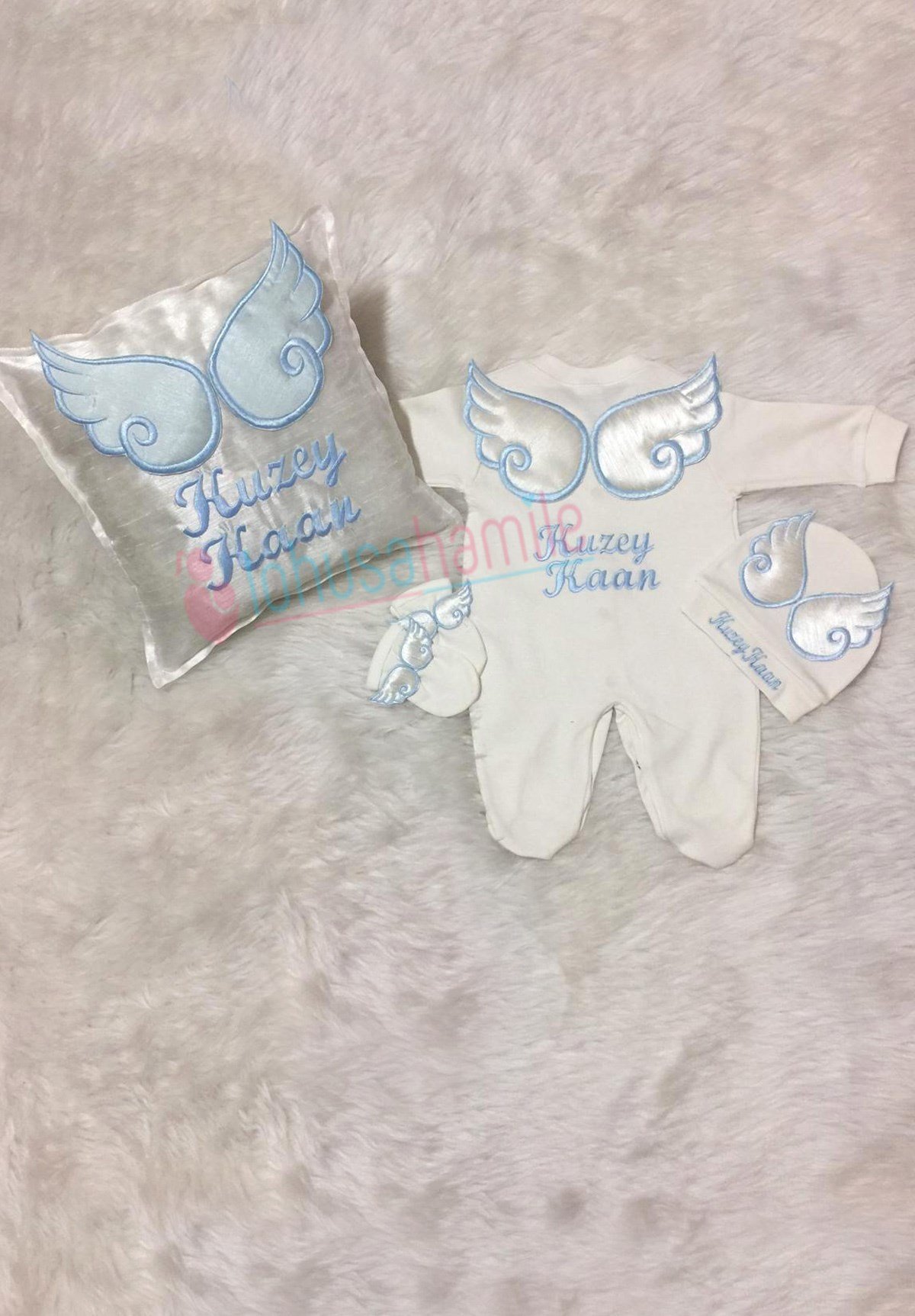 İsme Özel Mavi Kanat İşlemli 4'lü Bebek Yastık-Tulum Seti-4025