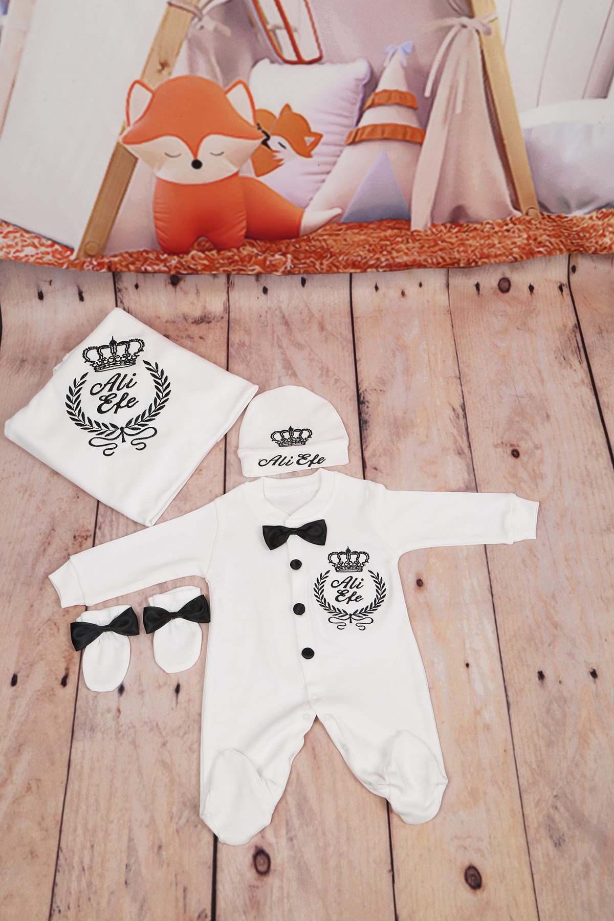Personalized Black Crown Embroidered 4-Piece Baby  OAndralls Set-4004