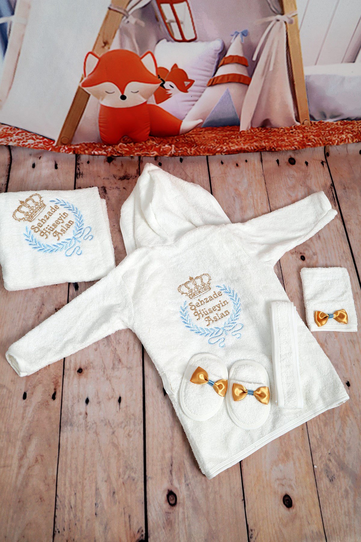 İsme Özel Taç Çelenk Nakışlı Bebek Bornoz Seti 5611