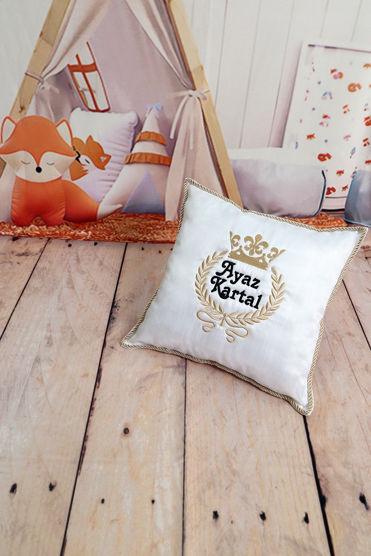 İsme Özel Tac Nakışlı Takı Yastığı