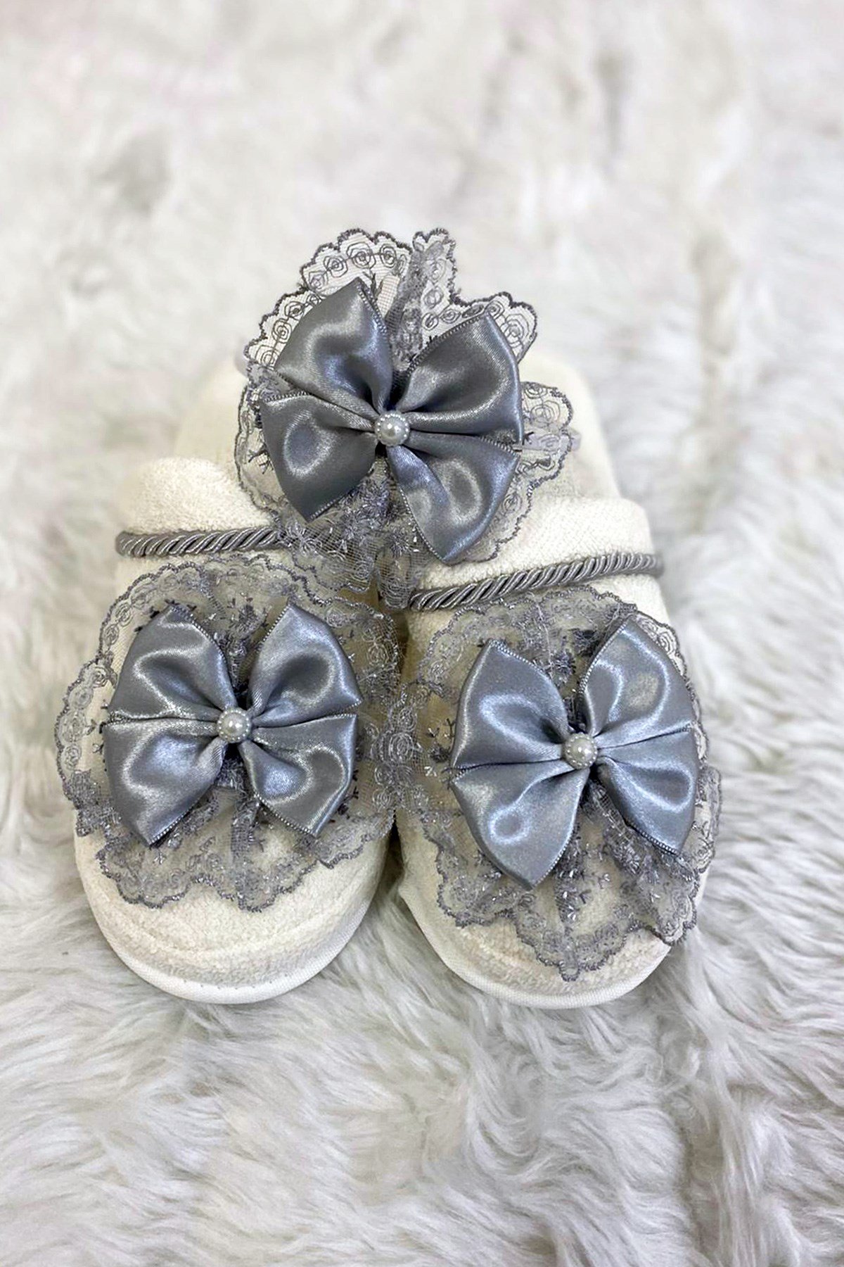 Lh 338 Gri Lohusa Tac ve Terlik Seti