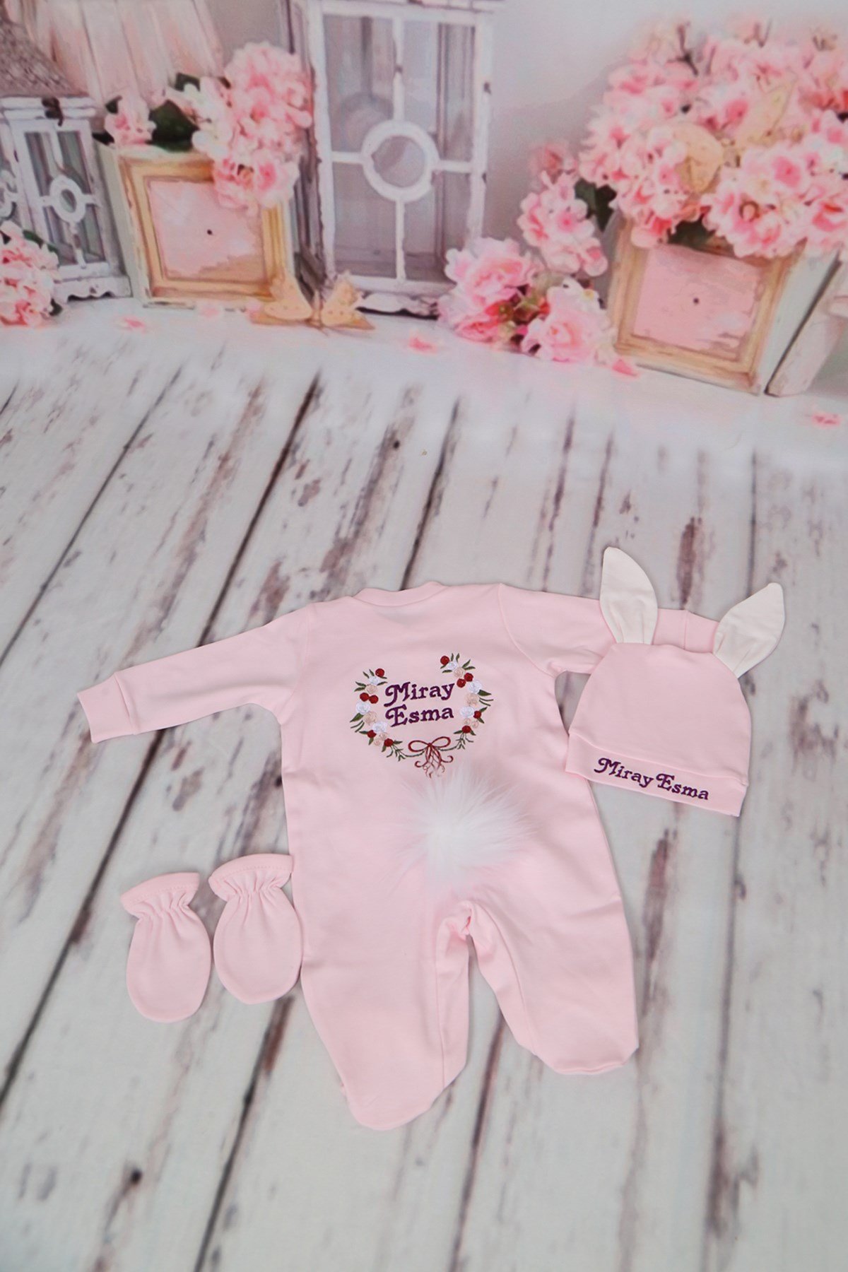 Lh0356 İsme Özel Tavşanlı Çiçek Detaylı Nakışlı 3lü Hastane Çıkış Set