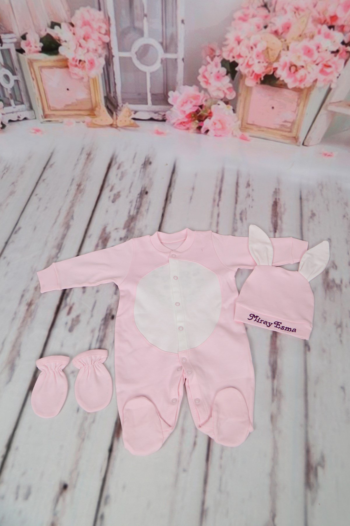 Lh0356 İsme Özel Tavşanlı Çiçek Detaylı Nakışlı 3lü Hastane Çıkış Set