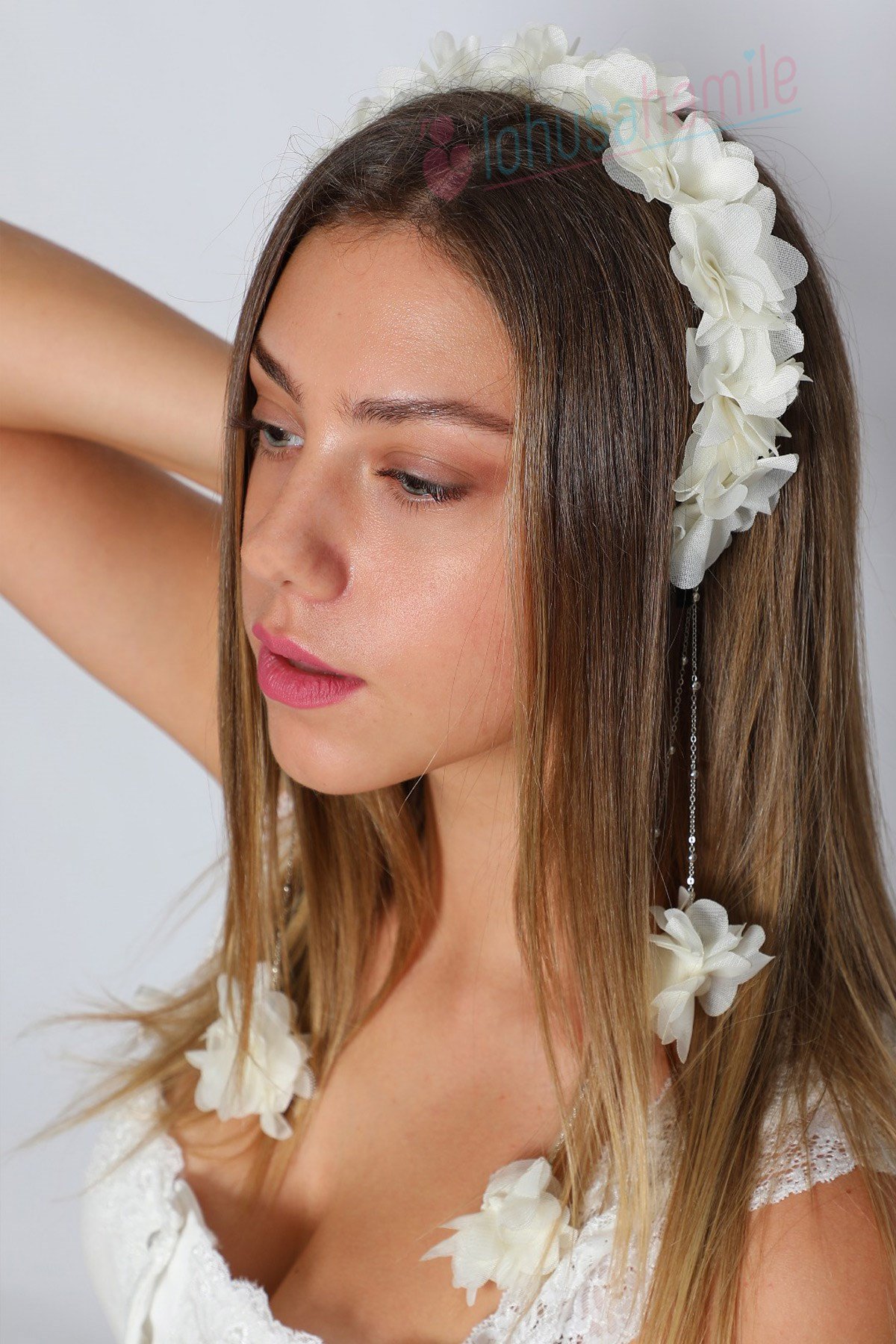 LH2310 Sarkan Küpeli Ekru Lohusa Tacı