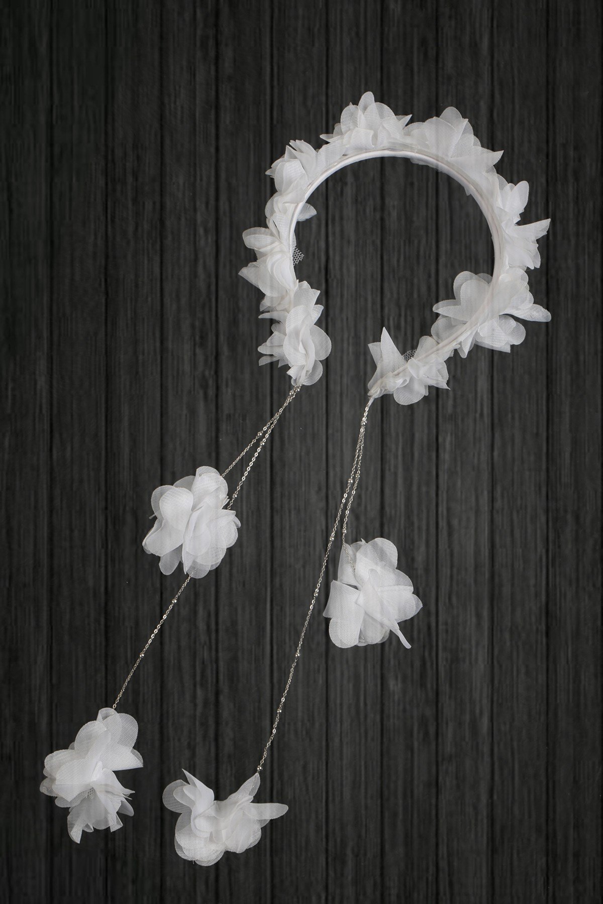 LH2320 Sarkan Küpeli Beyaz Lohusa Tacı