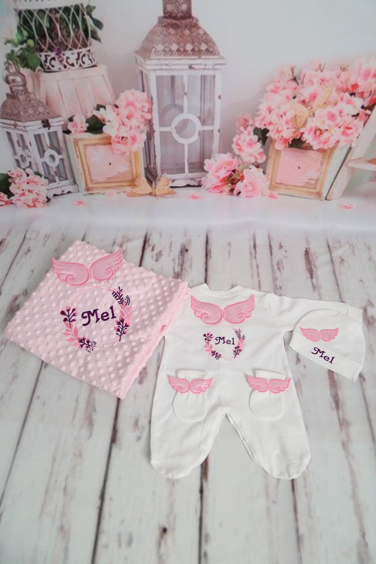 Lh4132 İsme Özel Astilbe Esintili Nakışlı 4lü Hastane Çıkış Set