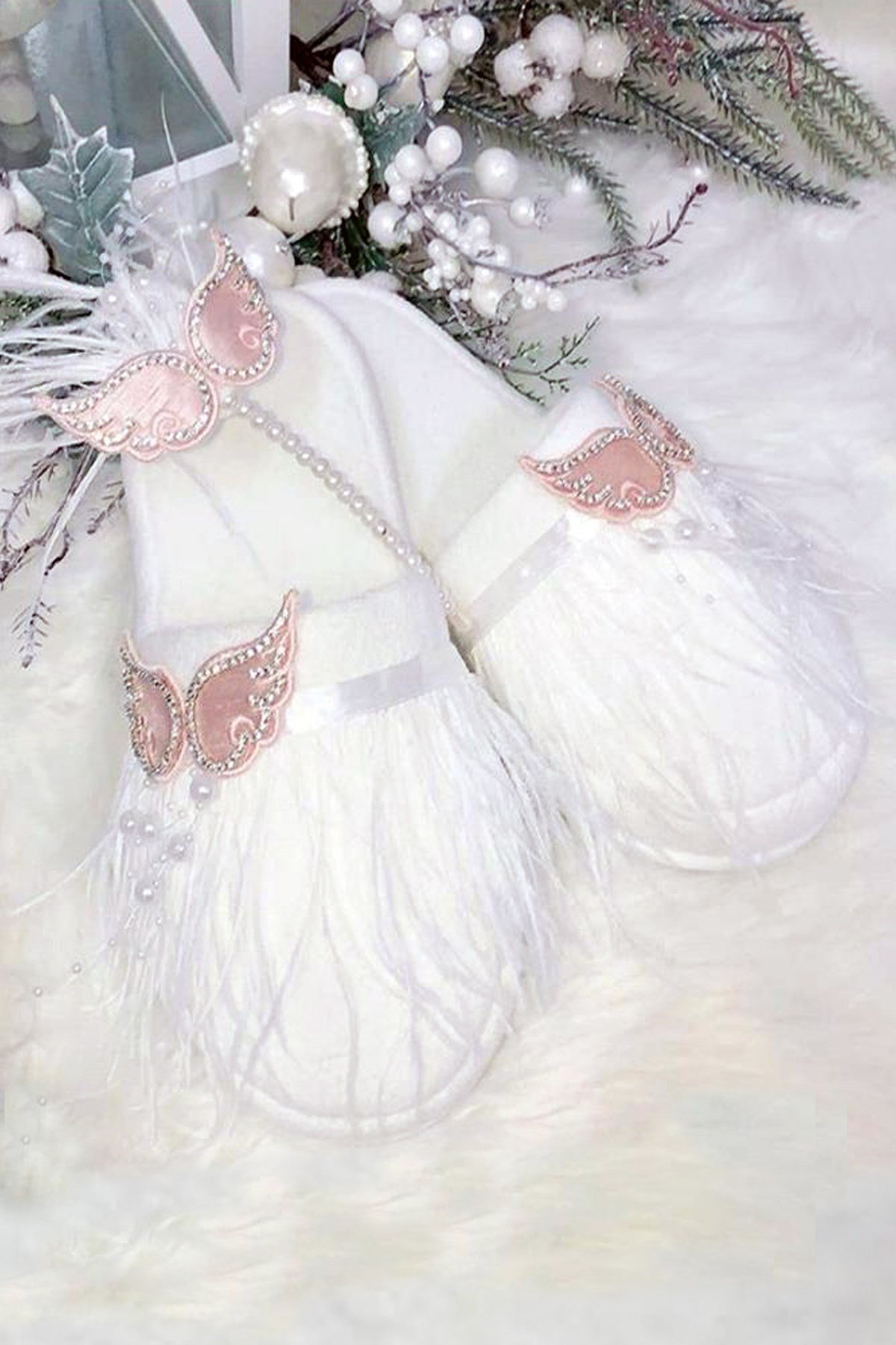 Taş Detaylı Tüylü Pudra Kanat Nakışlı Lohusa Terlik ve Tac Seti