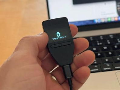 Trezor Model Safe 3 Offline Bitcoin Kripto Para Cüzdanı (Stoktan hemen teslim)