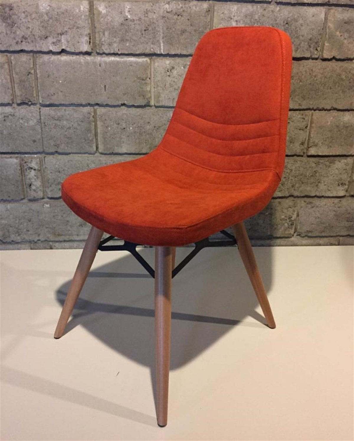 Döşemeli Sandalye, Eames Sandalye
