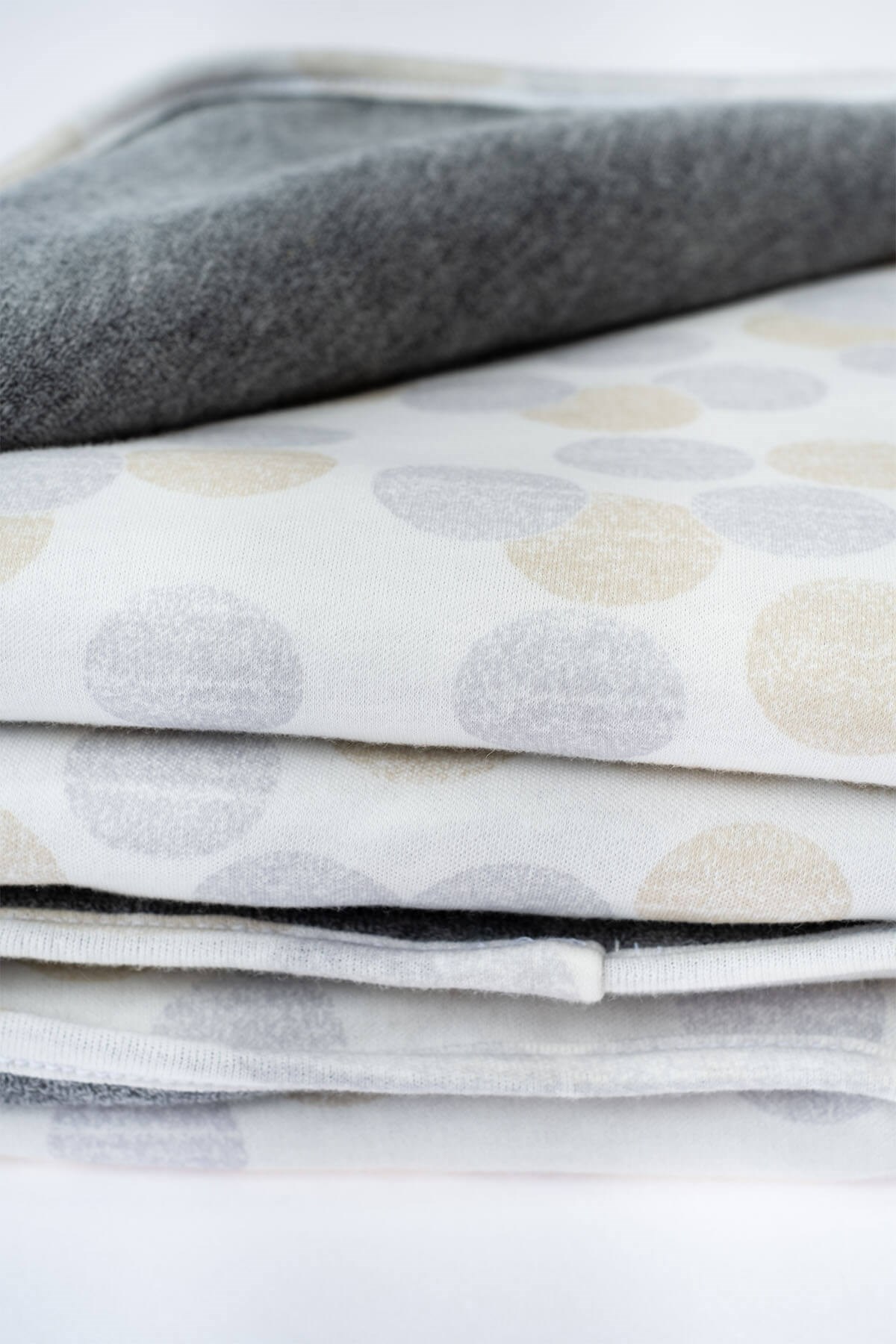 Boumini Kışlık Çocuk Pamuklu Battaniye Çift Taraflı Elyaf Dolgulu Puantiyeler 100x150 cmBattaniye Boumini Kışlık Çocuk Pamuklu Battaniye Çift Taraflı Elyaf Dolgulu Puantiyeler Boumini