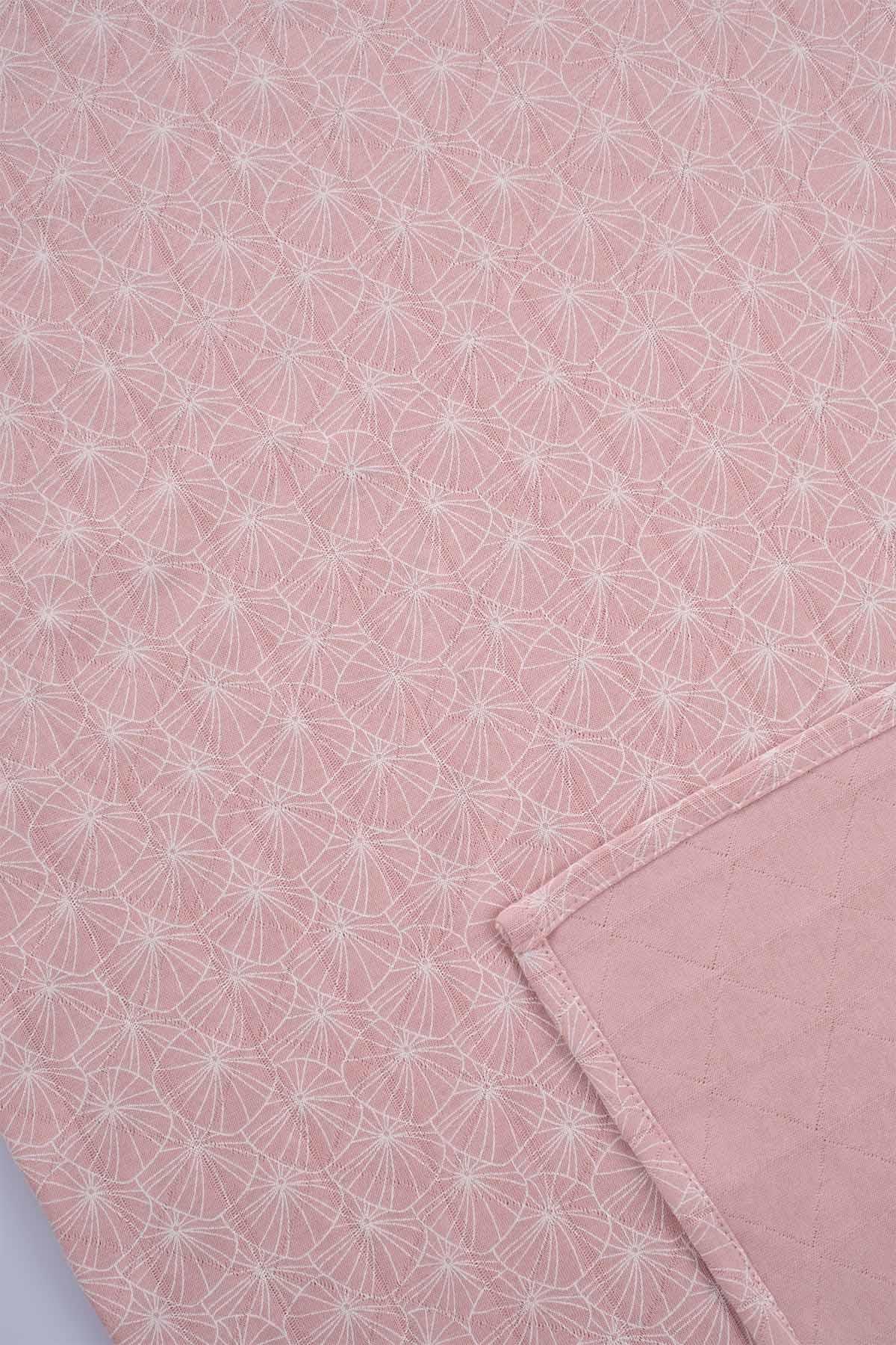 Çift Katlı Müslin Örtü ve Kese Seti 100x100 cm Pembe Yapraklar Doğal PamukMüslin Örtüler Çift Katlı Müslin Örtü ve Kese Seti 100x100 cm Pembe Yapraklar Doğal Pamuk Boumini