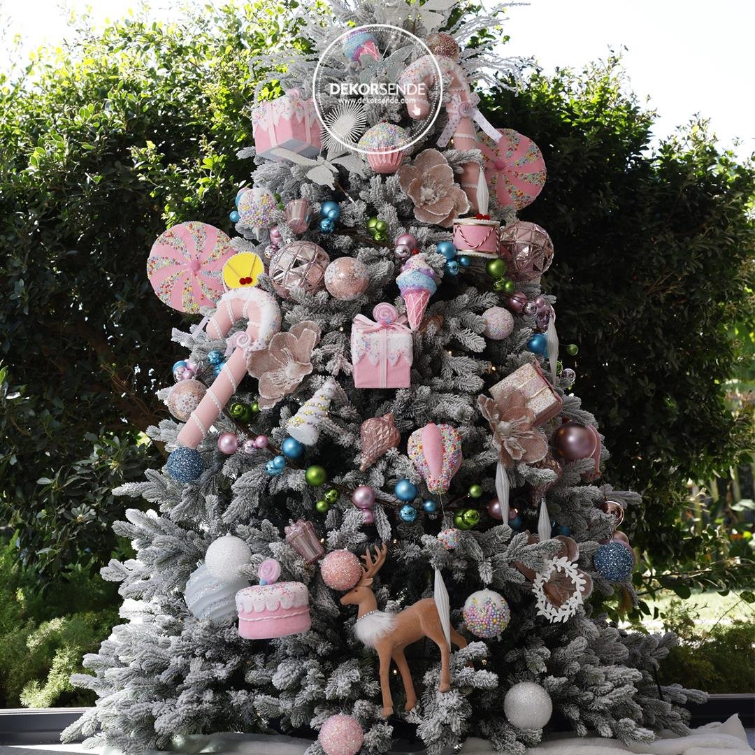 Yılbaşı Çam Ağacı Karlı Yeşil 210 cm - Çam Ağacı ve Garland