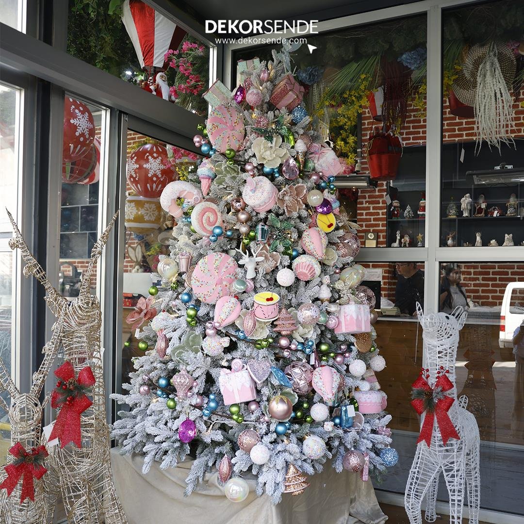 Yılbaşı Çam Ağacı Karlı Yeşil 210 cm - Çam Ağacı ve Garland
