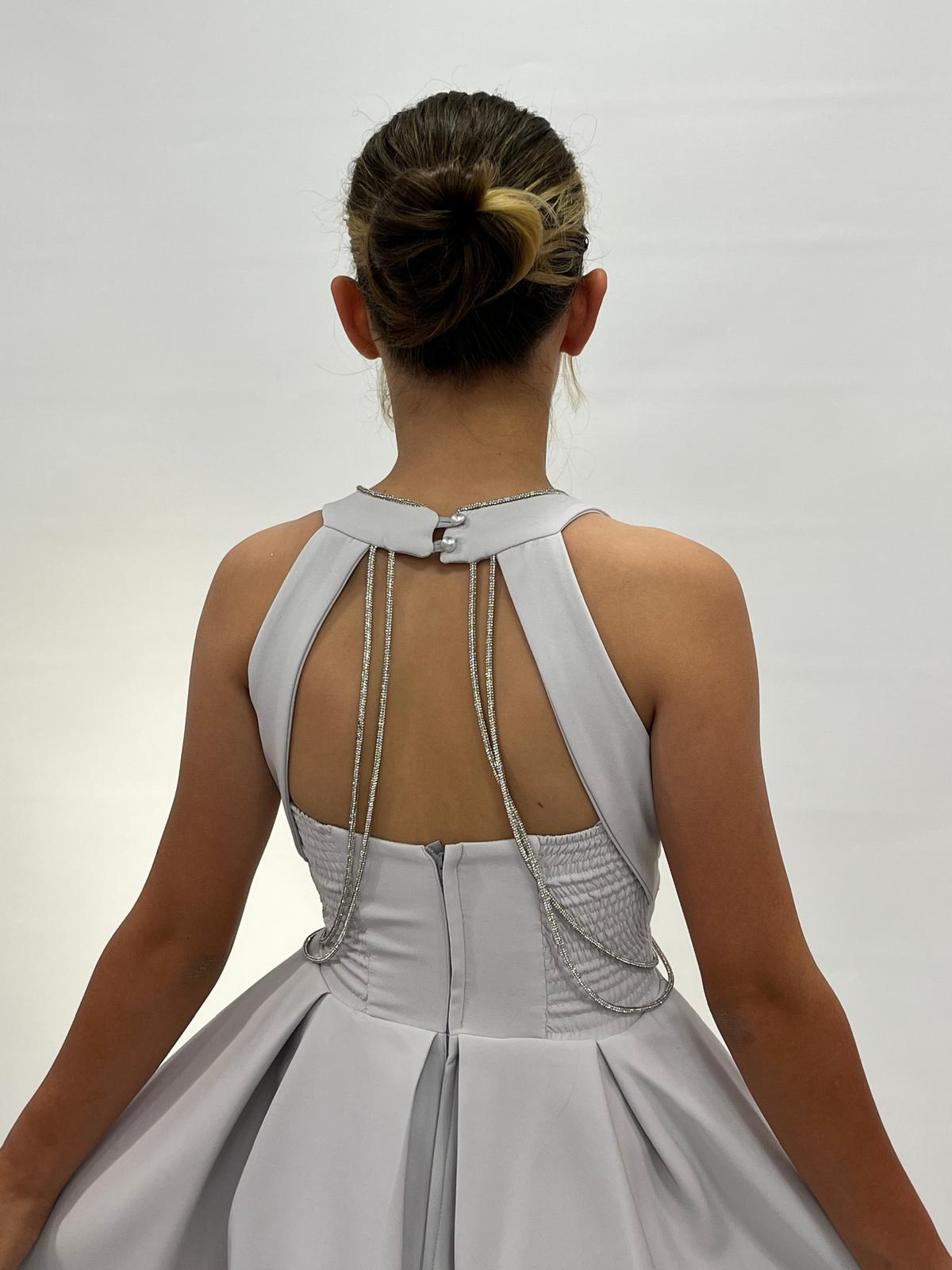 Kız Çocuk Abiye Gümüş Kısa Krep Kumaş Taş Kordon Sırt Detaylı Abiye Elbise 10-15 Yaş