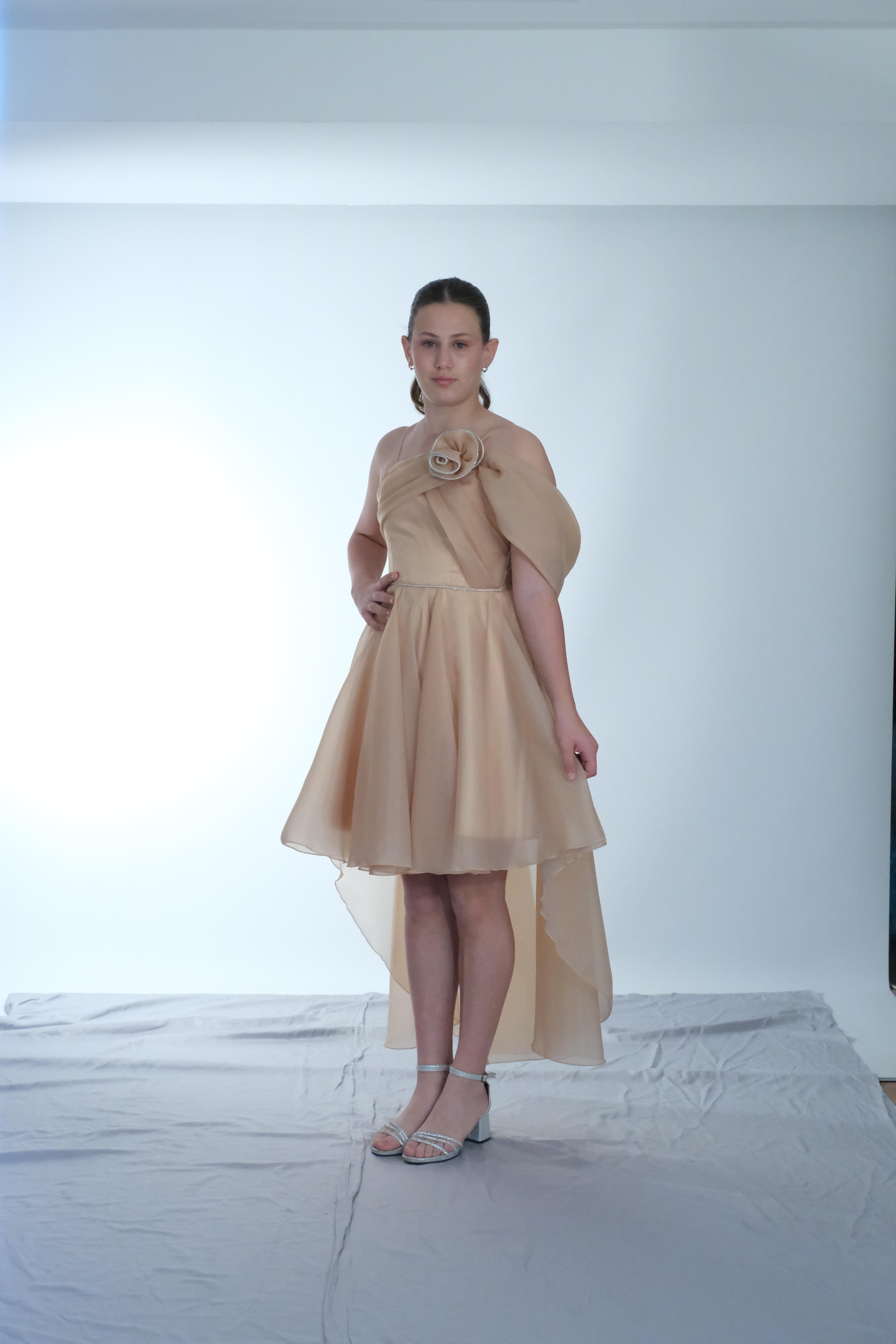 Kız Çocuk Abiye Askılı SoğanKabuğu Tek Omuz Gül Detaylı Kuyruklu Şifon  Abiye Elbise 10-15 Yaş