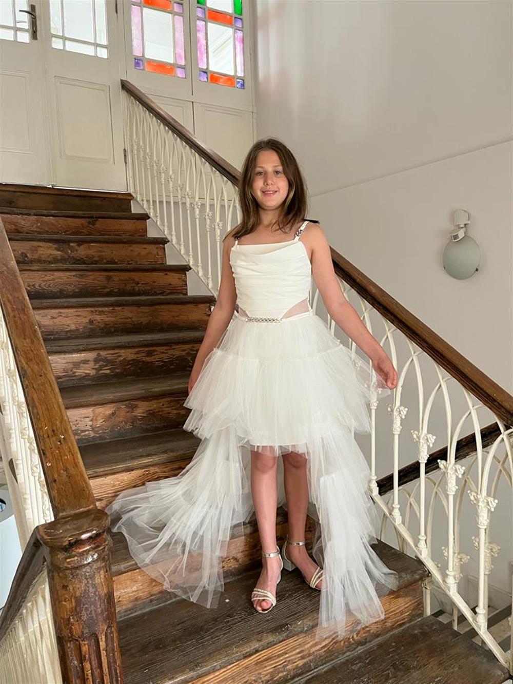 Kız Askılı Beyaz Zincir Detaylı Kat Etekli Kuyruklu Abiye 10-15 Yaş