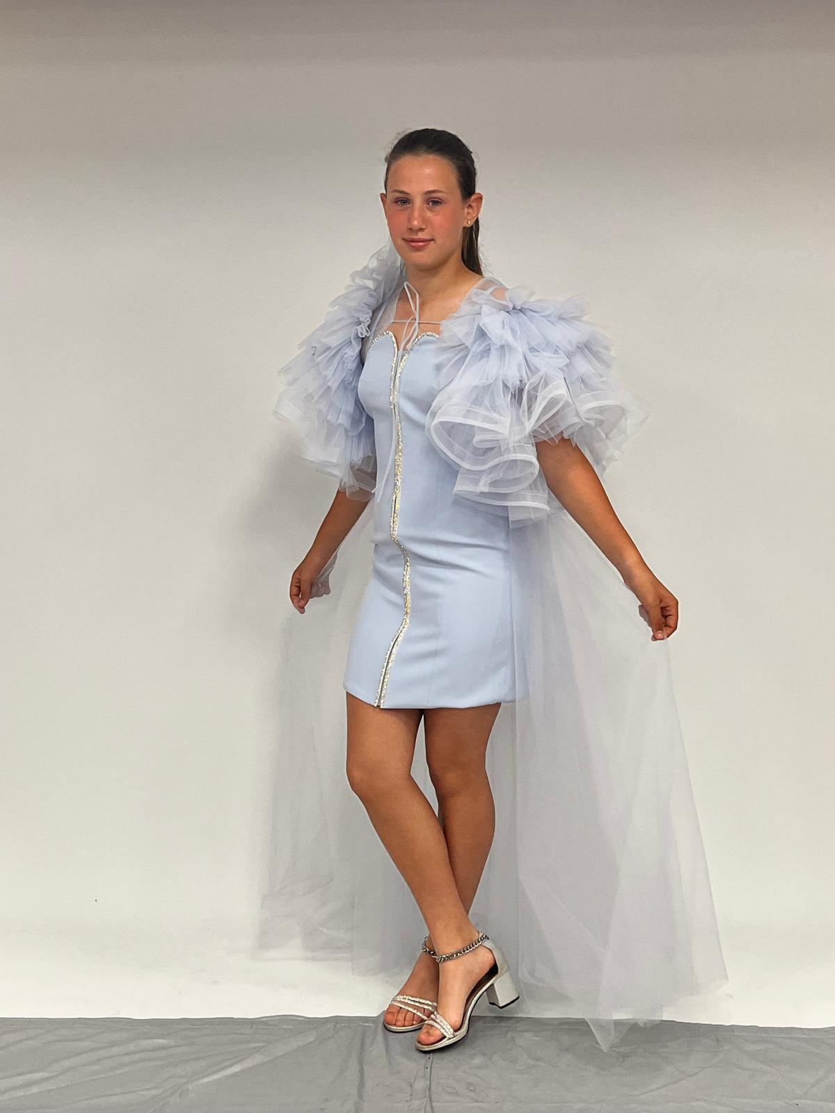 Kız Çocuk Abiye Bebe Mavi Krep Kumaş  Askılı Taş Şerit İşlemeli Kolları Farbalı Çıkabilen Pelerin  Detaylı İllüzyon Yaka  Abiye Elbise 10-15 Yaş