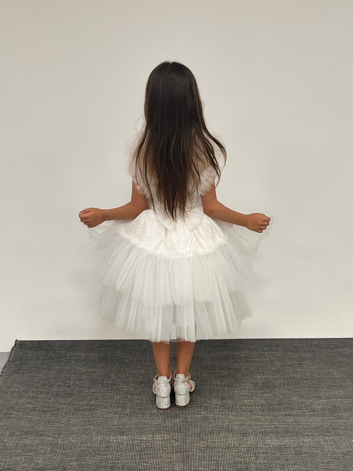 Kız Çocuk Abiye Beyaz Tül  Fırfırlı Askılı Pul Payet İşlemeli Siyah Tül  Kat Etekli Kısa Abiye Elbise 6-10 Yaş