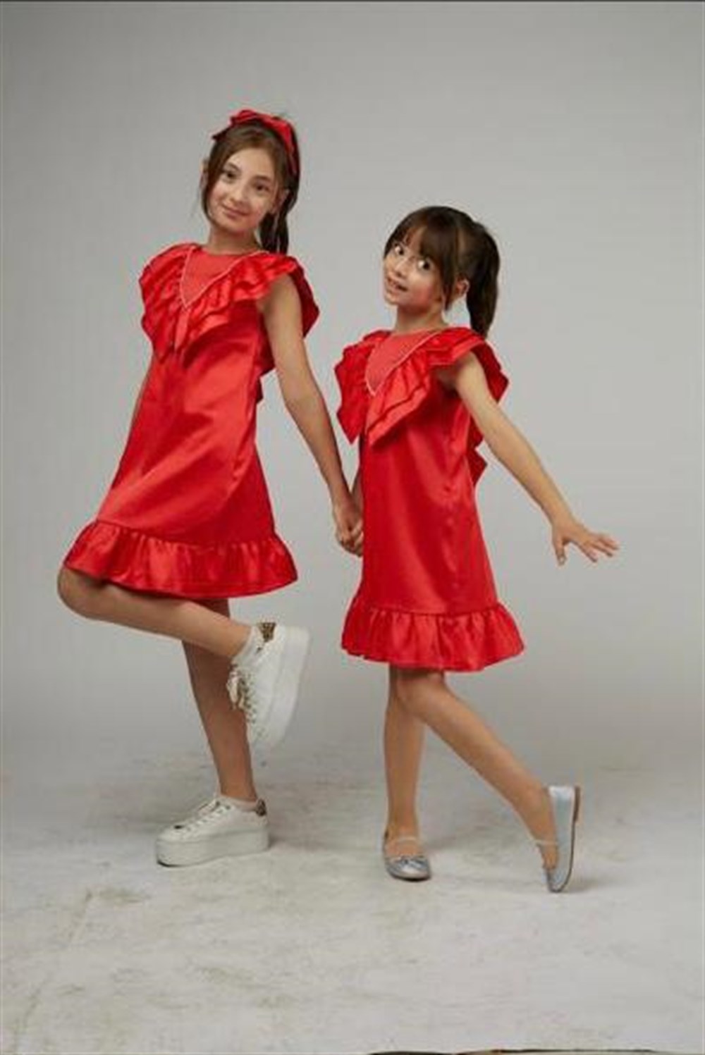  Kırmızı Saten Fırfırlı  Taşlı Abiye  Elbise 3-14 Yaş