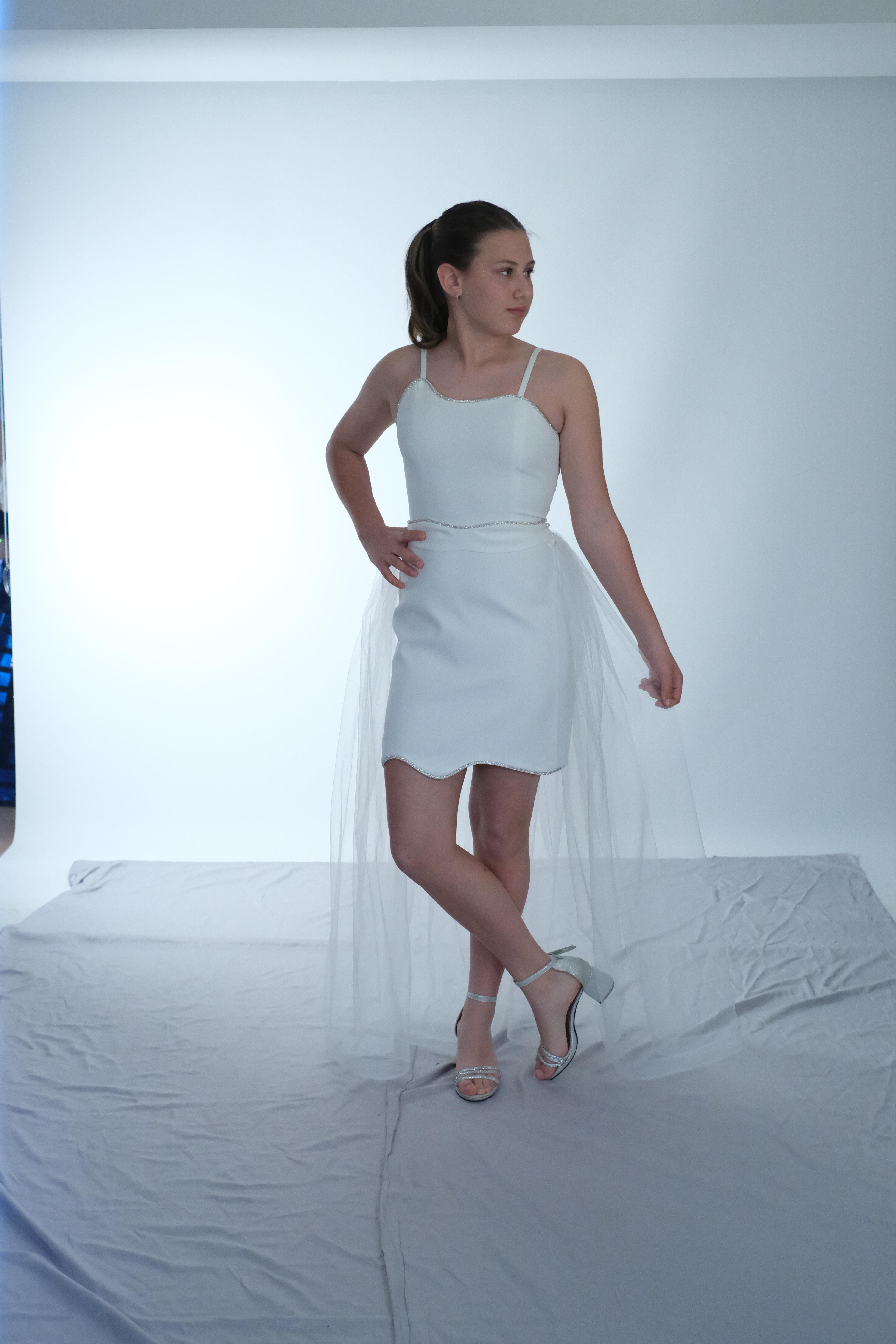 Kız Çocuk Abiye Krep Kumaş Krem Mini Şerit Taşlı Askılı Çıkabilen Tül Kuyruklu Abiye Elbise 10-15 Yaş