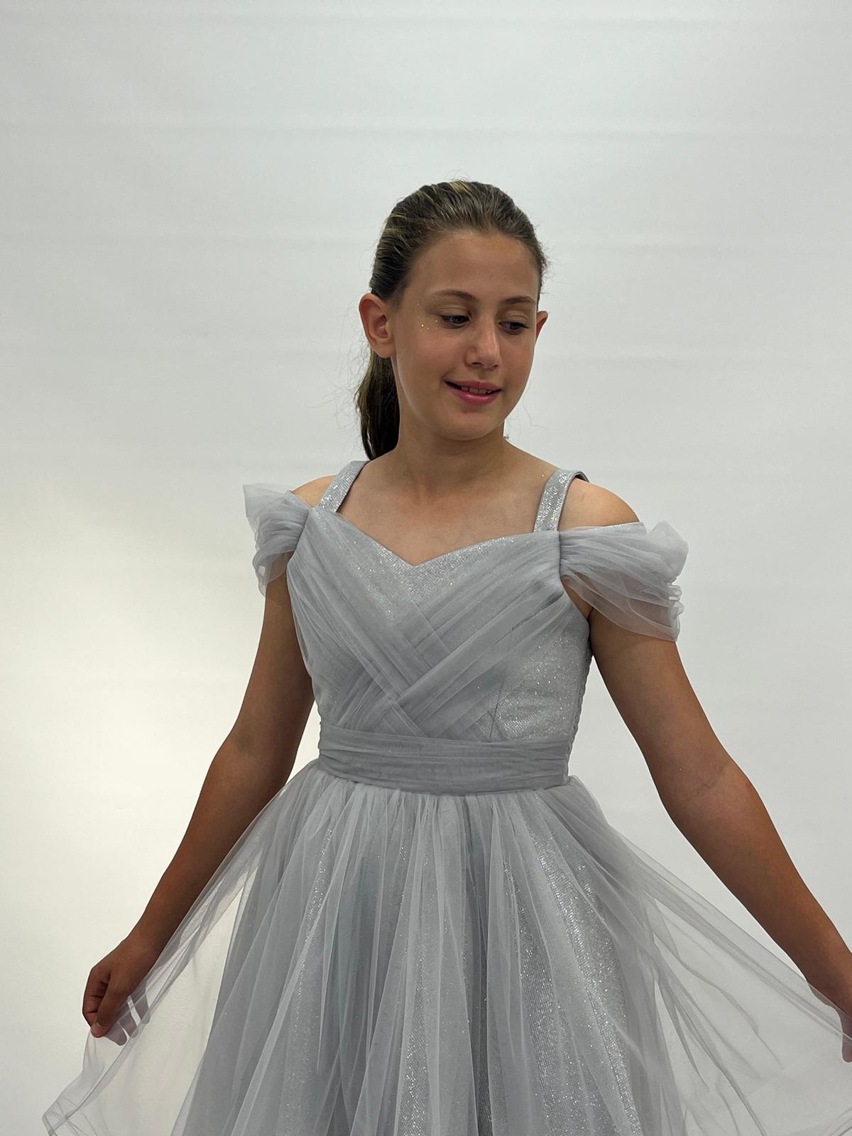 Kız Çocuk Abiye Gri Askılı Düşük Kollu Kuyruklu Abiye Elbise 10-14 Yaş