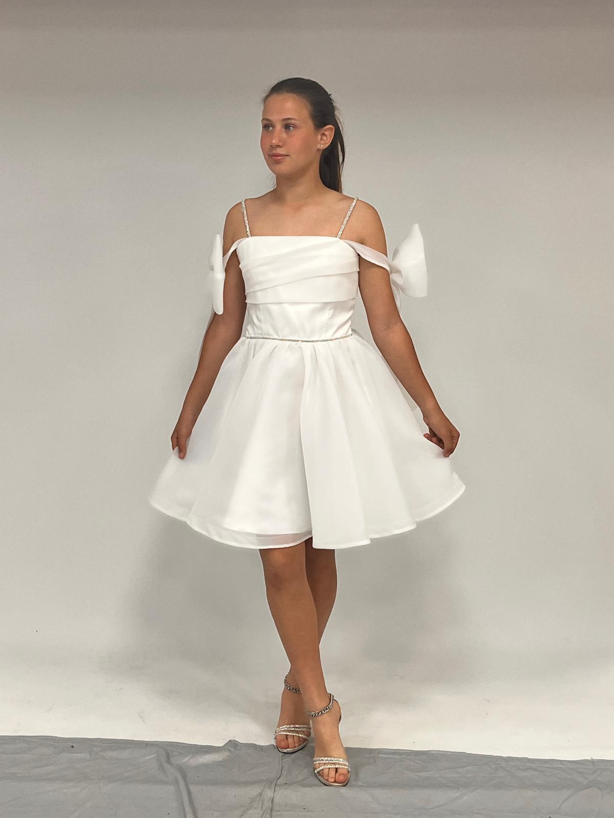 Kız Çocuk Abiye Beyaz Şifon Şerit Taş Askılı Kolları Düşük Fiyonk Detaylı Kısa Abiye Elbise 10-15 Yaş