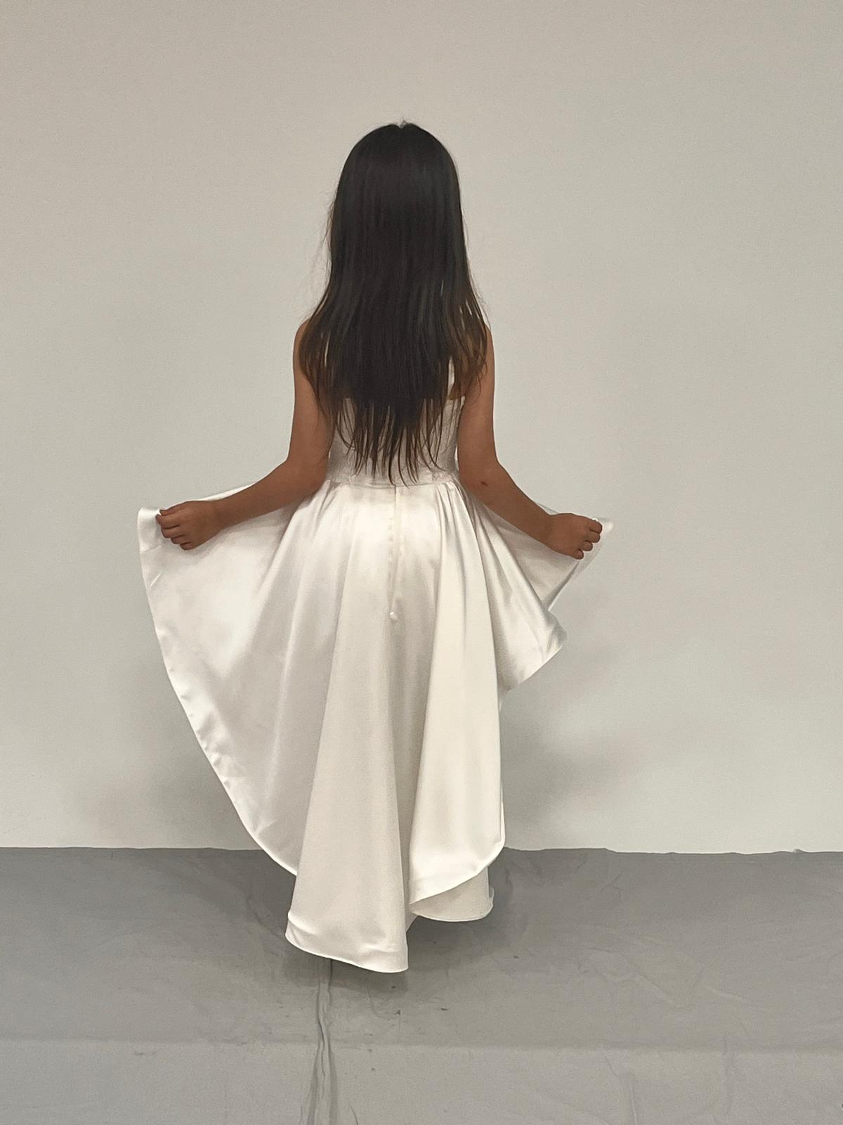 Kız Çocuk Abiye Krem Saten Kuyruklu Yaka Şerit Taşlı  Abiye Elbise 5-10 yaşYaş