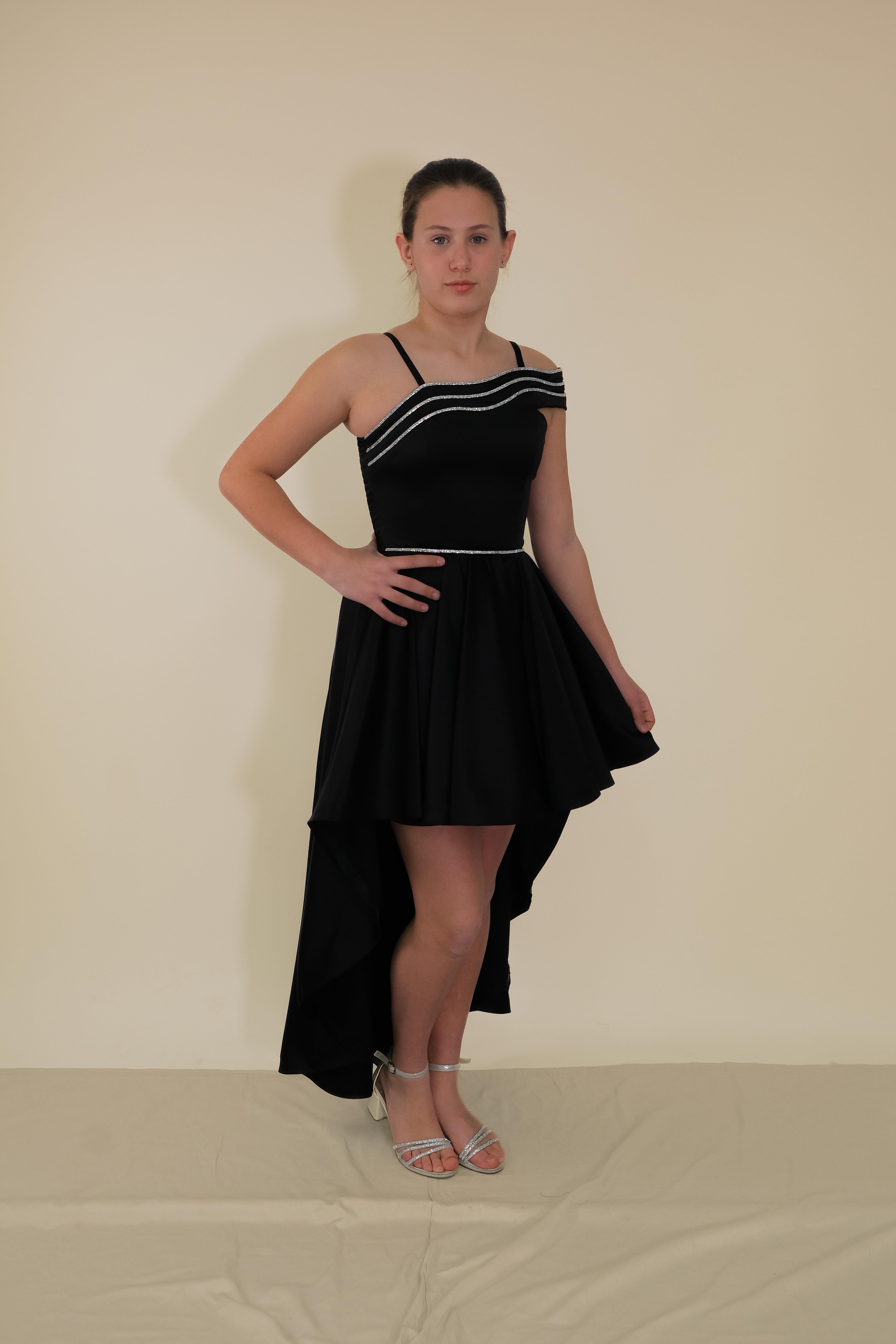 Kız Çocuk Abiye Siyah Saten Kuyruklu Yaka Şerit Taşlı Tek Kol Çıkabilen Tül Abiye Elbise 10-15 Yaş