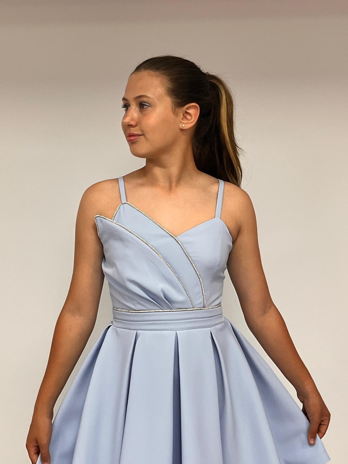 Kız Çocuk Abiye Kısa Bebe Mavi Krep Kumaş  Askılı Asimetrik Yaka Şerit Taş Detaylı  Erkut  Abiye Elbise 10-15 Yaş