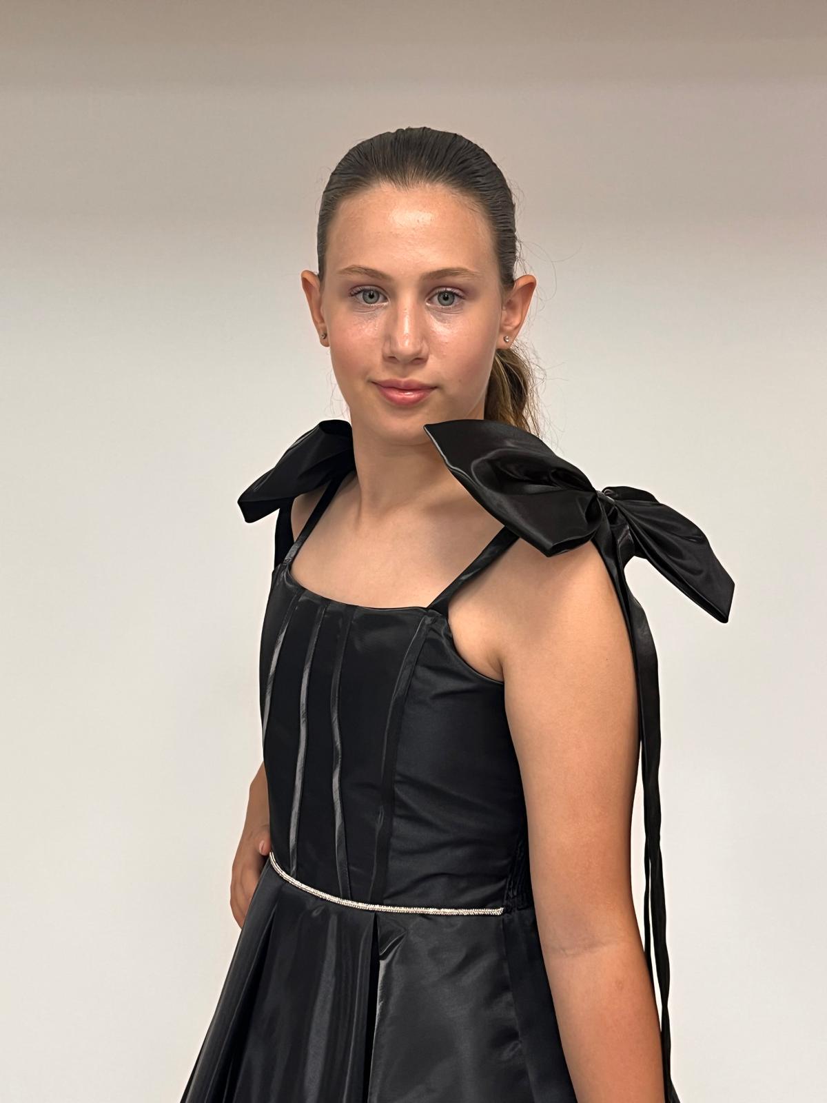 Kız Çocuk Abiye Askılı Siyah Parlak Kumaş Kısa Askısı Kurdela Detaylı Abiye Elbise 10-15 Yaş