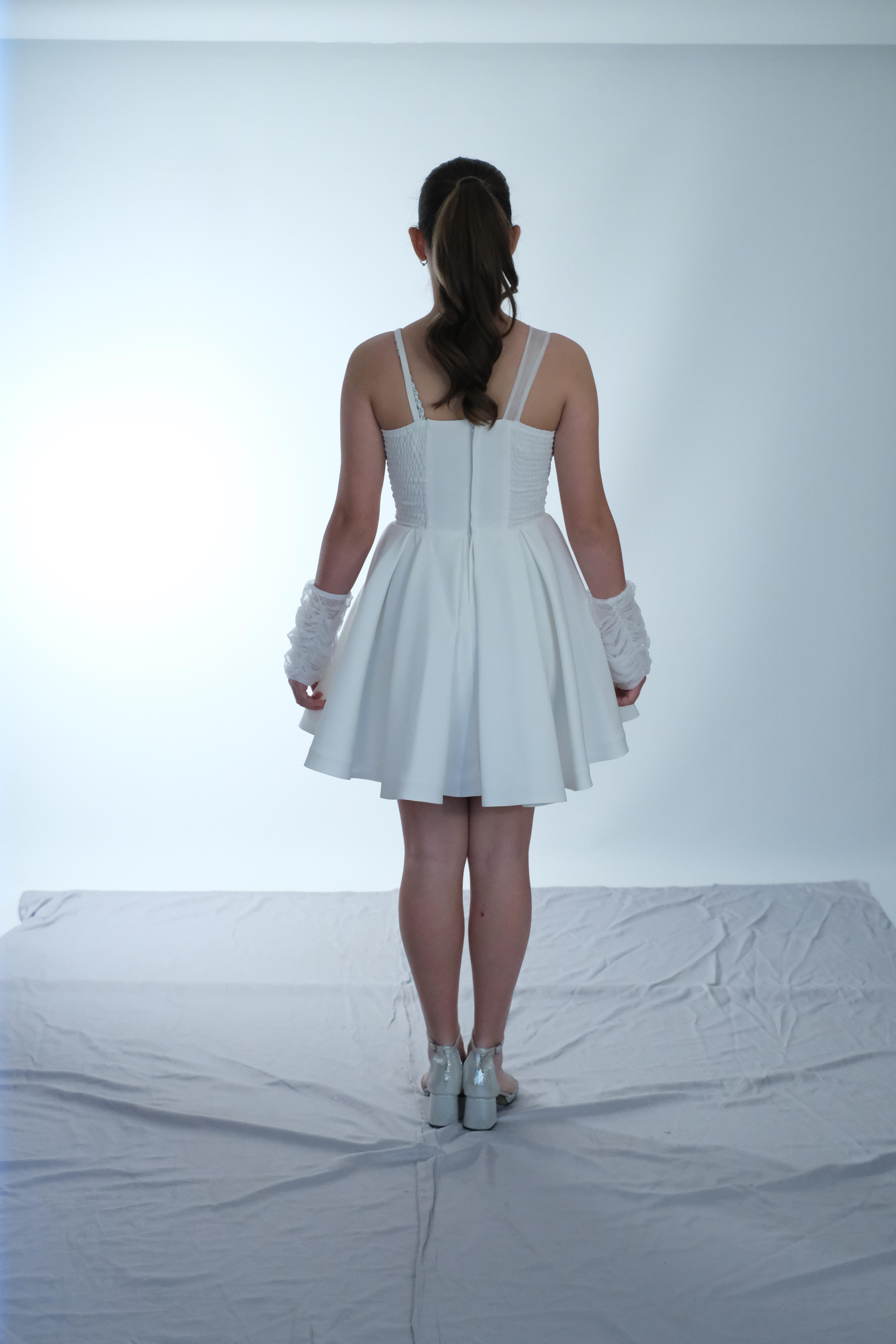 Kız Çocuk Abiye Krep Kumaş Krem Tek Omuz Tül Askılı Eldivenli Kısa Abiye Elbise 10-15 Yaş 