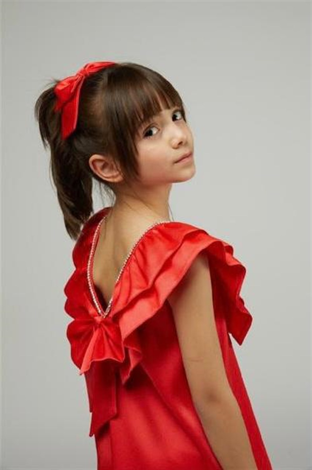  Kırmızı Saten Fırfırlı  Taşlı Abiye  Elbise 3-14 Yaş