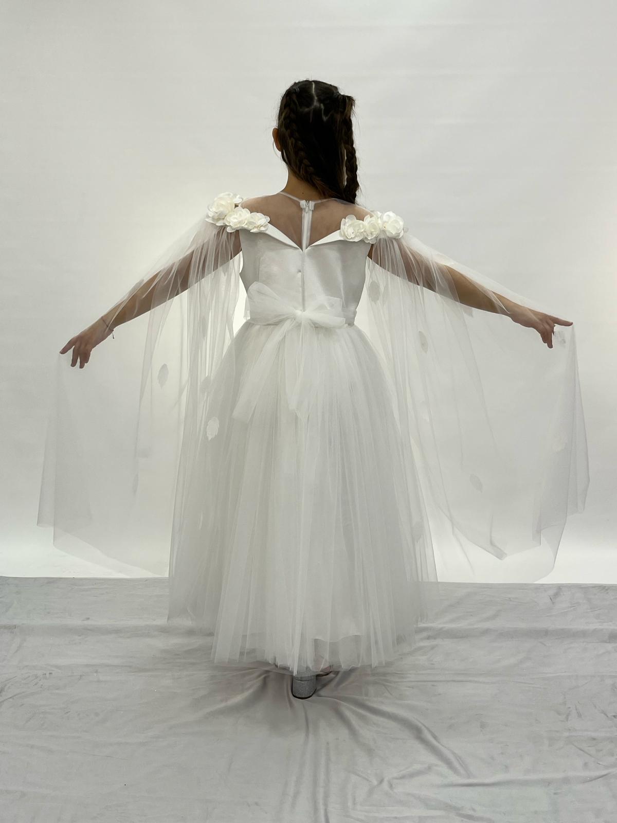 Kız Çocuk Abiye Beyaz Uzun Tüllü Pelerinli Yakası Çiçekli Abiye 6-14 Yaş